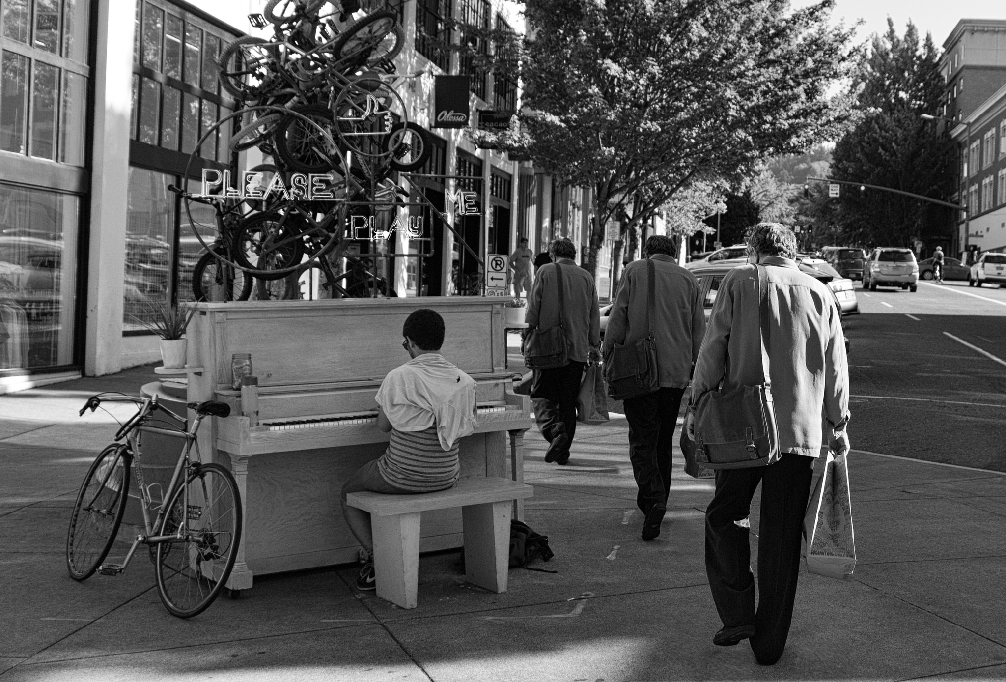 Canon EOS 650D (EOS Rebel T4i / EOS Kiss X6i) + Sigma 18-50mm f/2.8 Macro sample photo. Pianos of portland photography