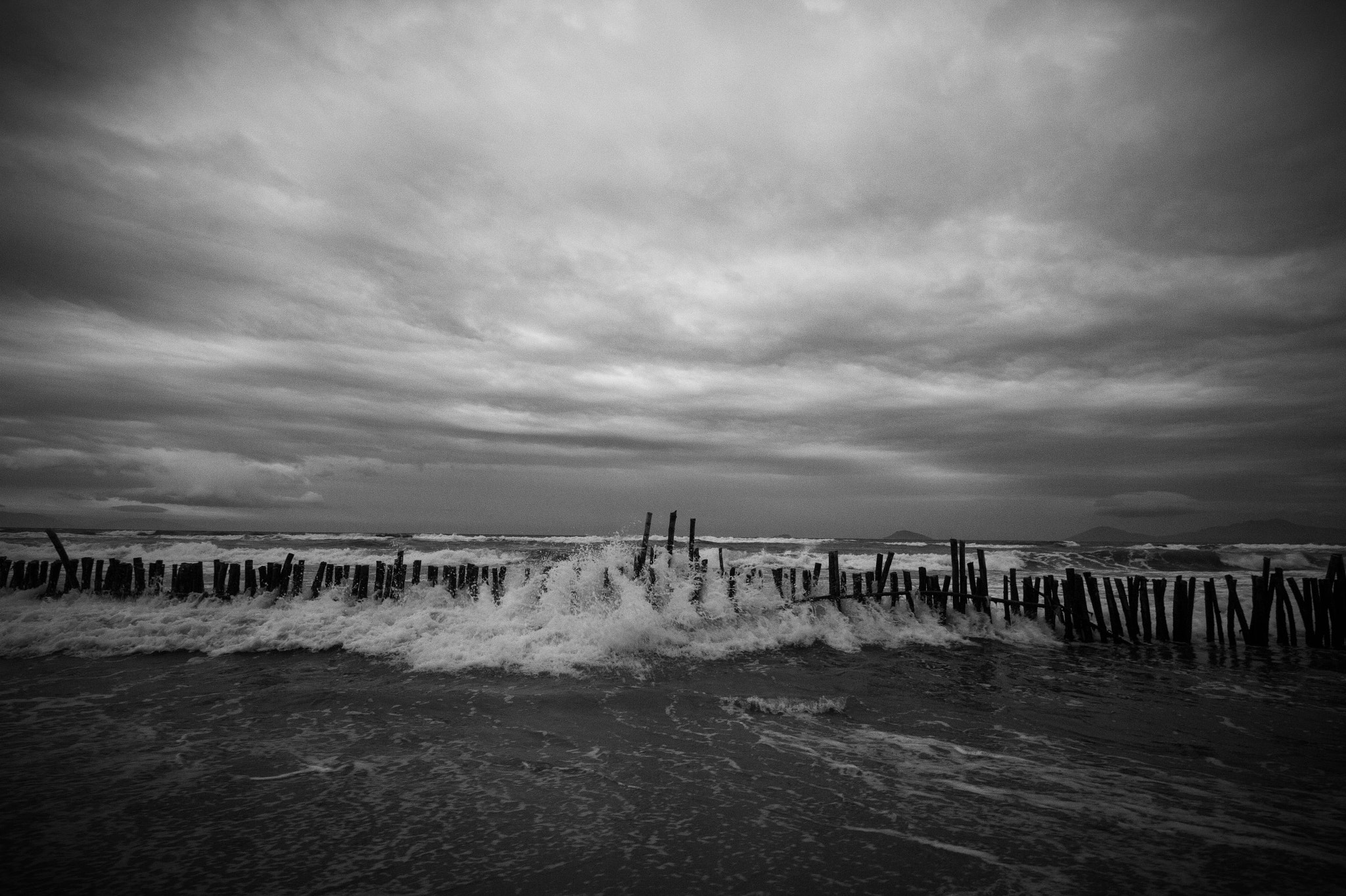 Canon EOS 60D + Canon EF-S 10-18mm F4.5–5.6 IS STM sample photo. Crashing waves - hoi an, vietnam photography