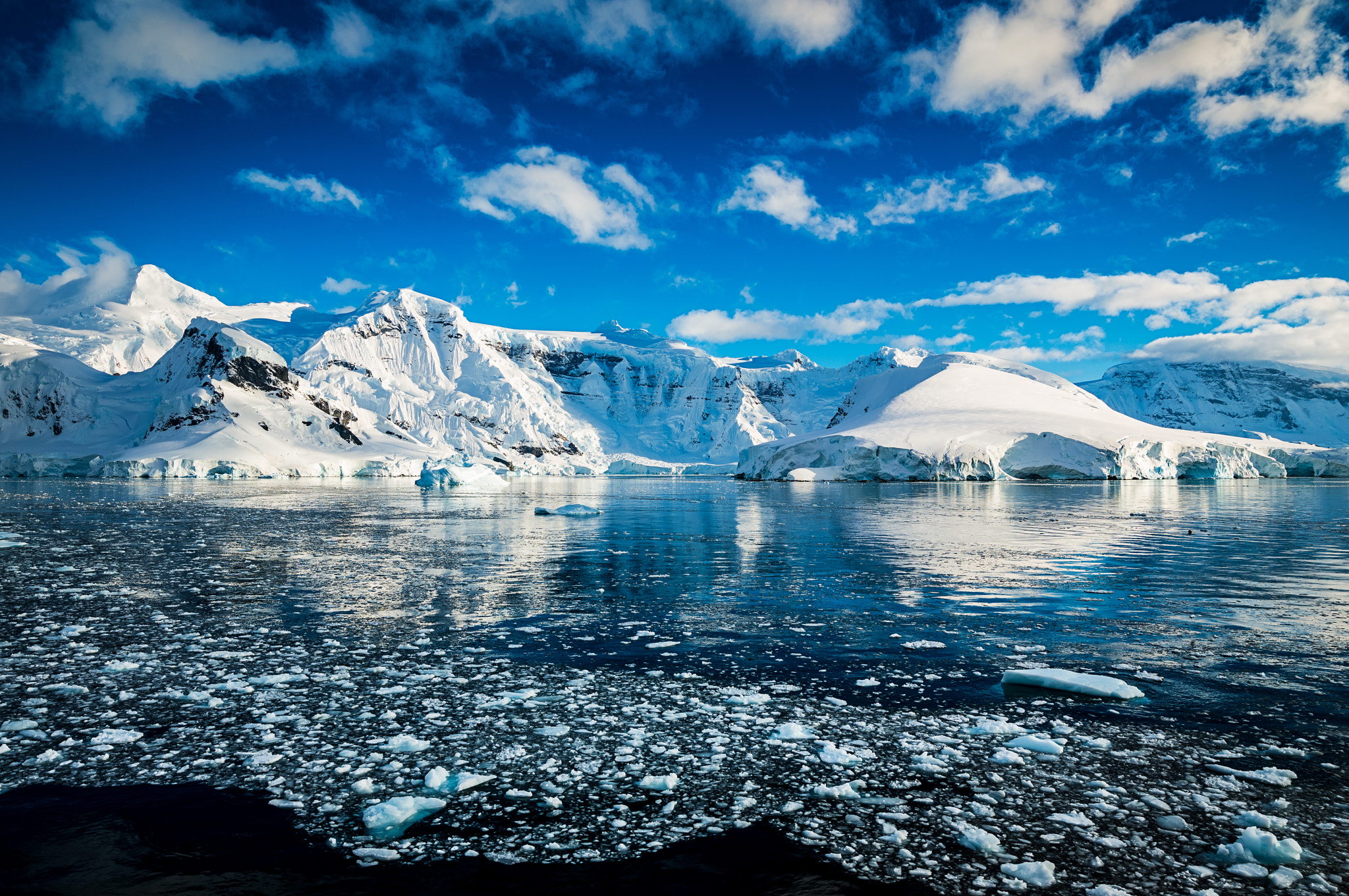 Leica S (TYP 006) + Vario-Elmar 30-90 sample photo. Inside antarctica photography