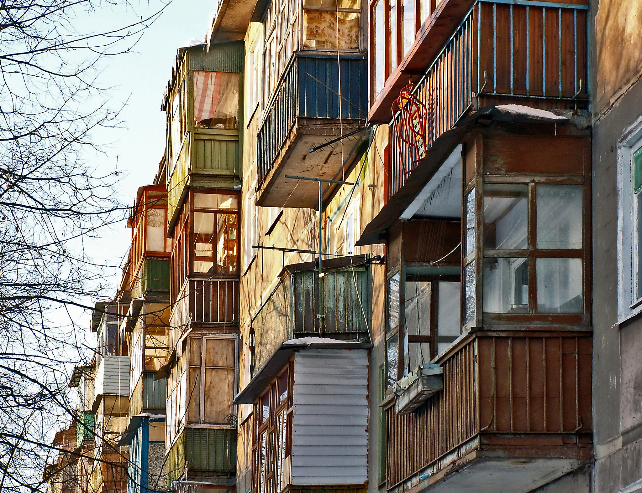 KONICA MINOLTA DiMAGE Z3 sample photo. Balcony diversity photography