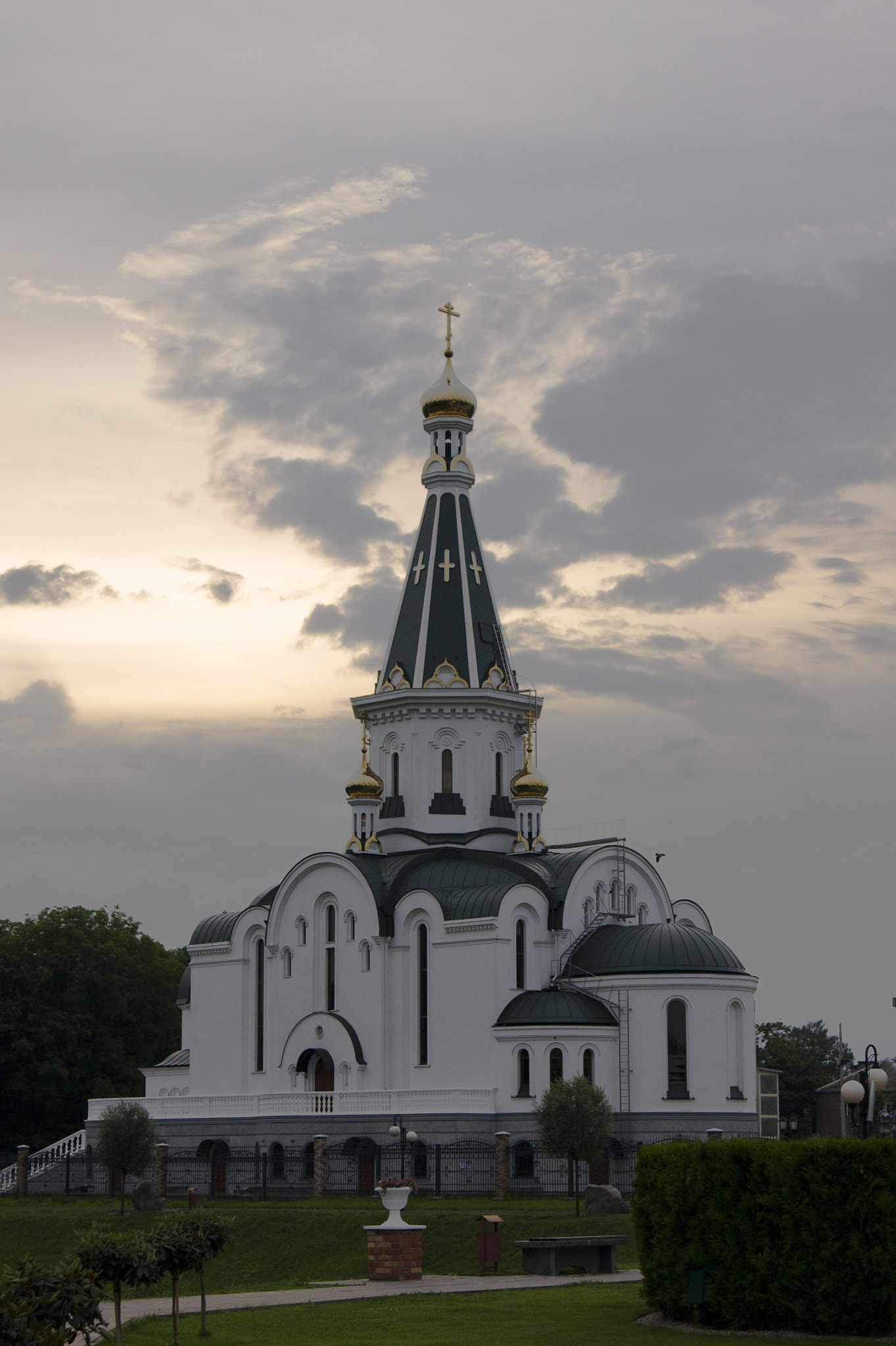 Sony Alpha DSLR-A450 + Sony DT 18-55mm F3.5-5.6 SAM sample photo. Church of the holy prince alexander nevsky photography