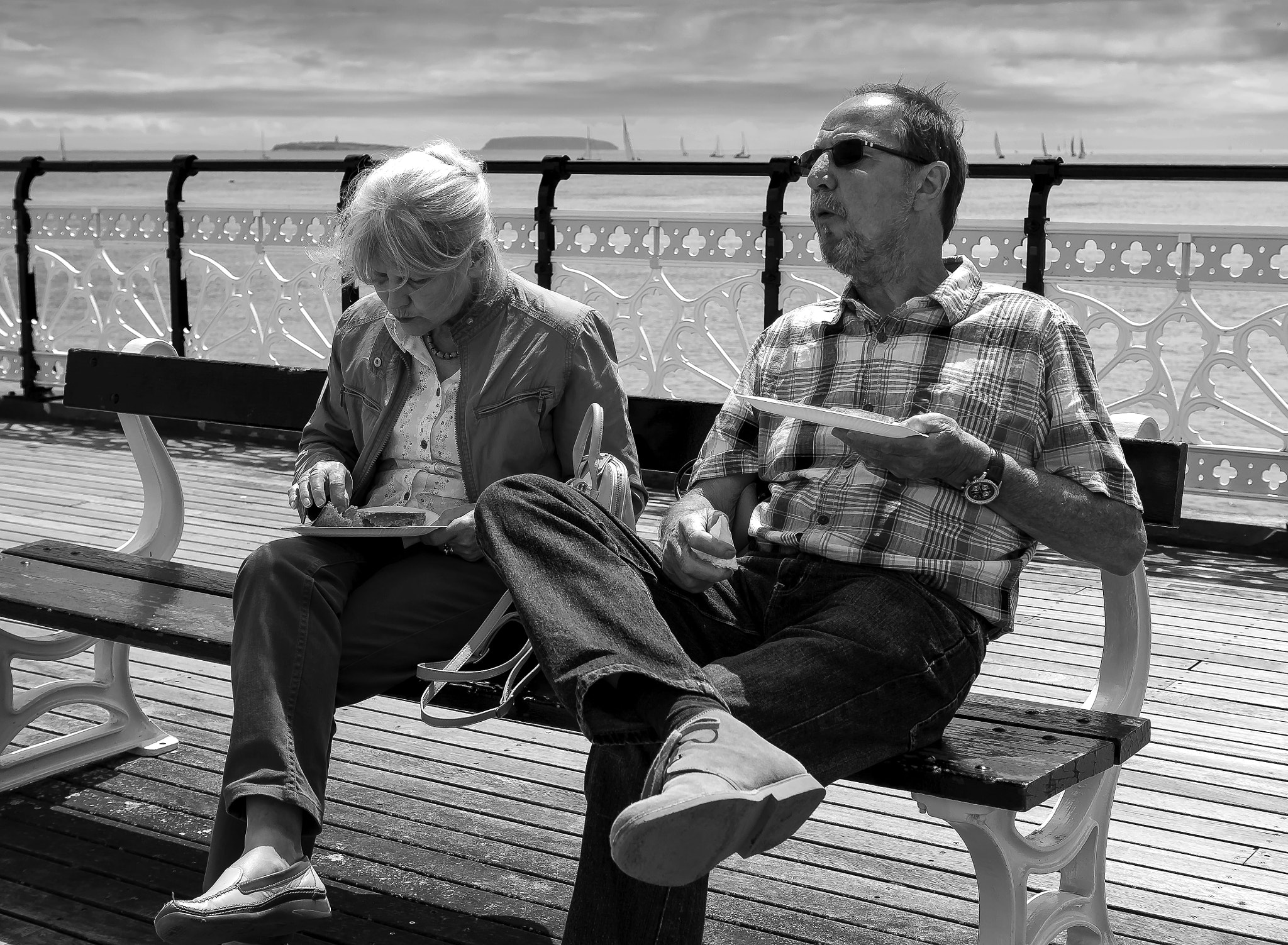 Panasonic Lumix DMC-GF6 + Panasonic Leica DG Summilux 25mm F1.4 II ASPH sample photo. Enjoying lunch on penarth pier photography