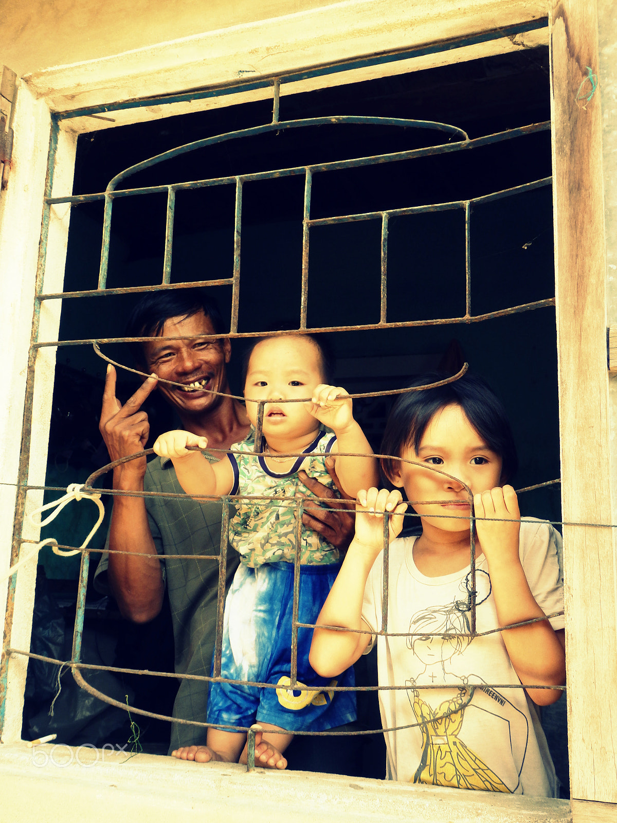Olympus SZ-16,DZ-105 sample photo. Happy families photography