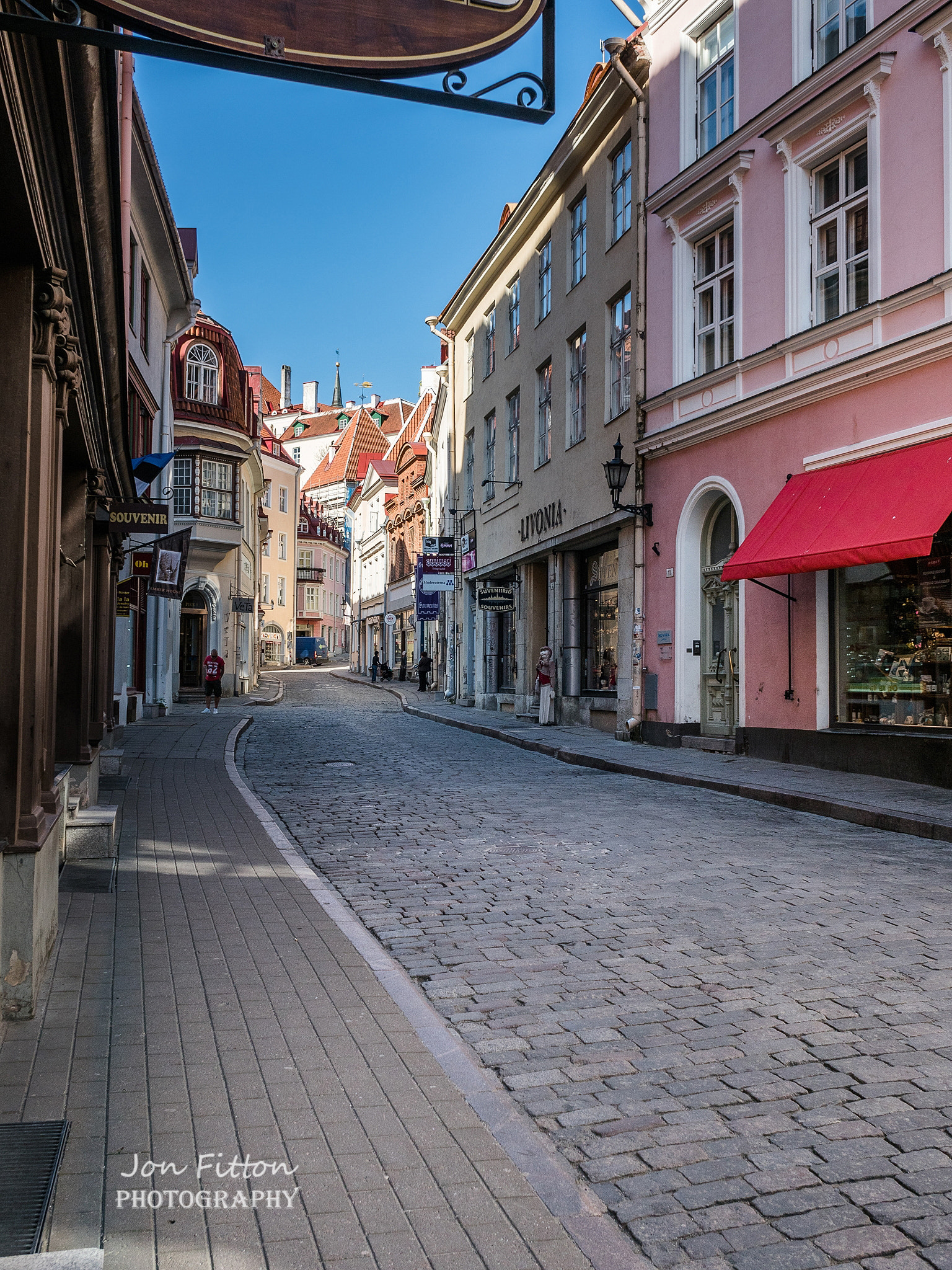 Olympus OM-D E-M5 II + Olympus M.Zuiko Digital 17mm F2.8 Pancake sample photo. Tallinn: pikk photography