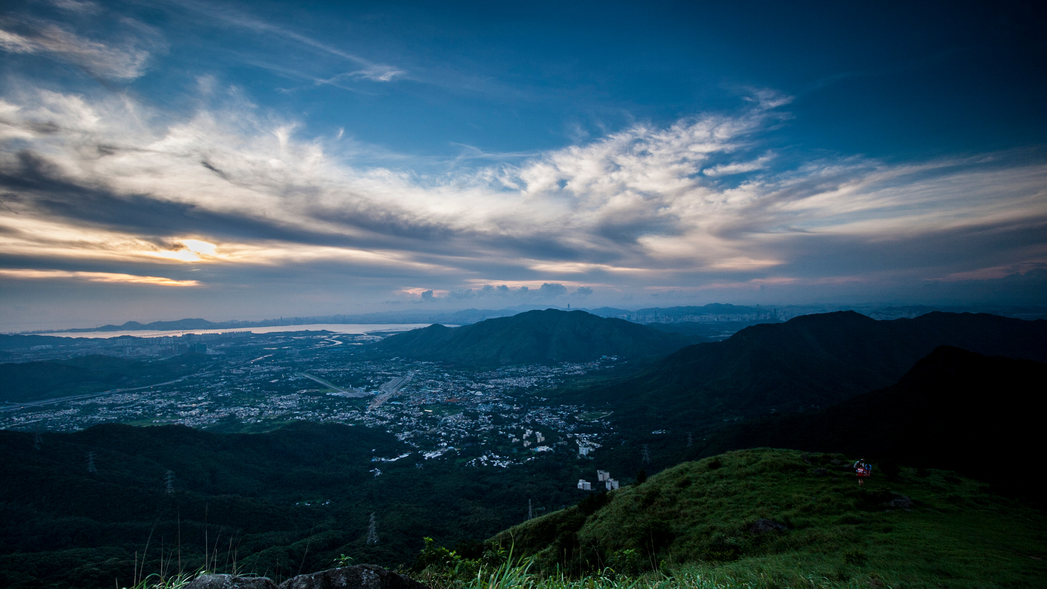 Canon EOS 400D (EOS Digital Rebel XTi / EOS Kiss Digital X) + Canon EF-S 10-18mm F4.5–5.6 IS STM sample photo. Tai mo shan photography