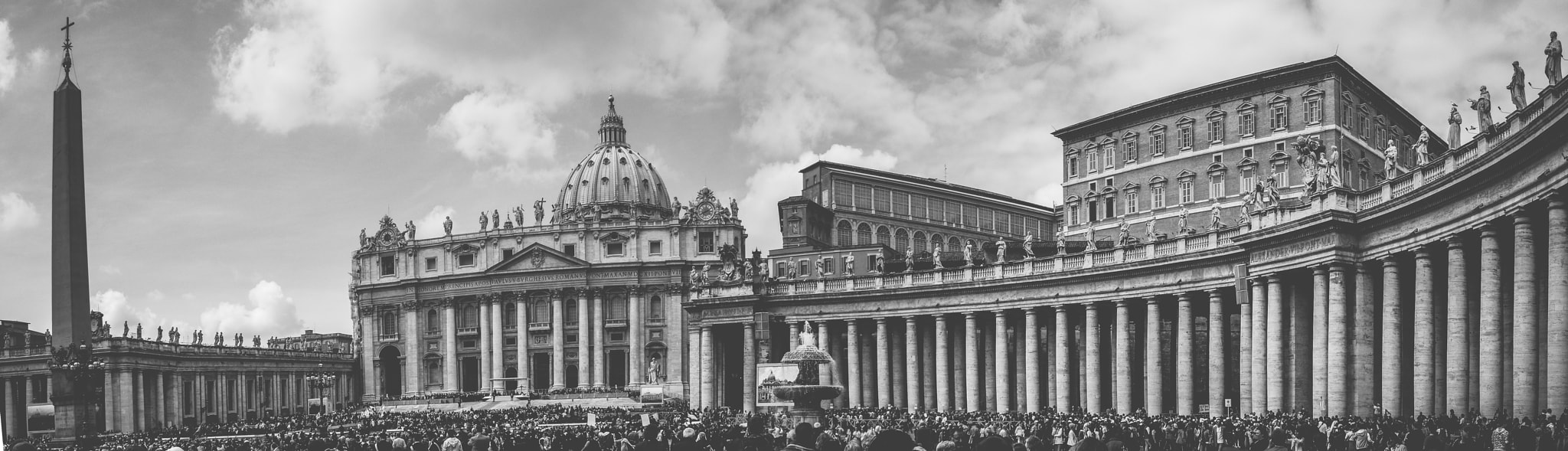 Nikon COOLPIX P5100 sample photo. Plaza del vaticano photography