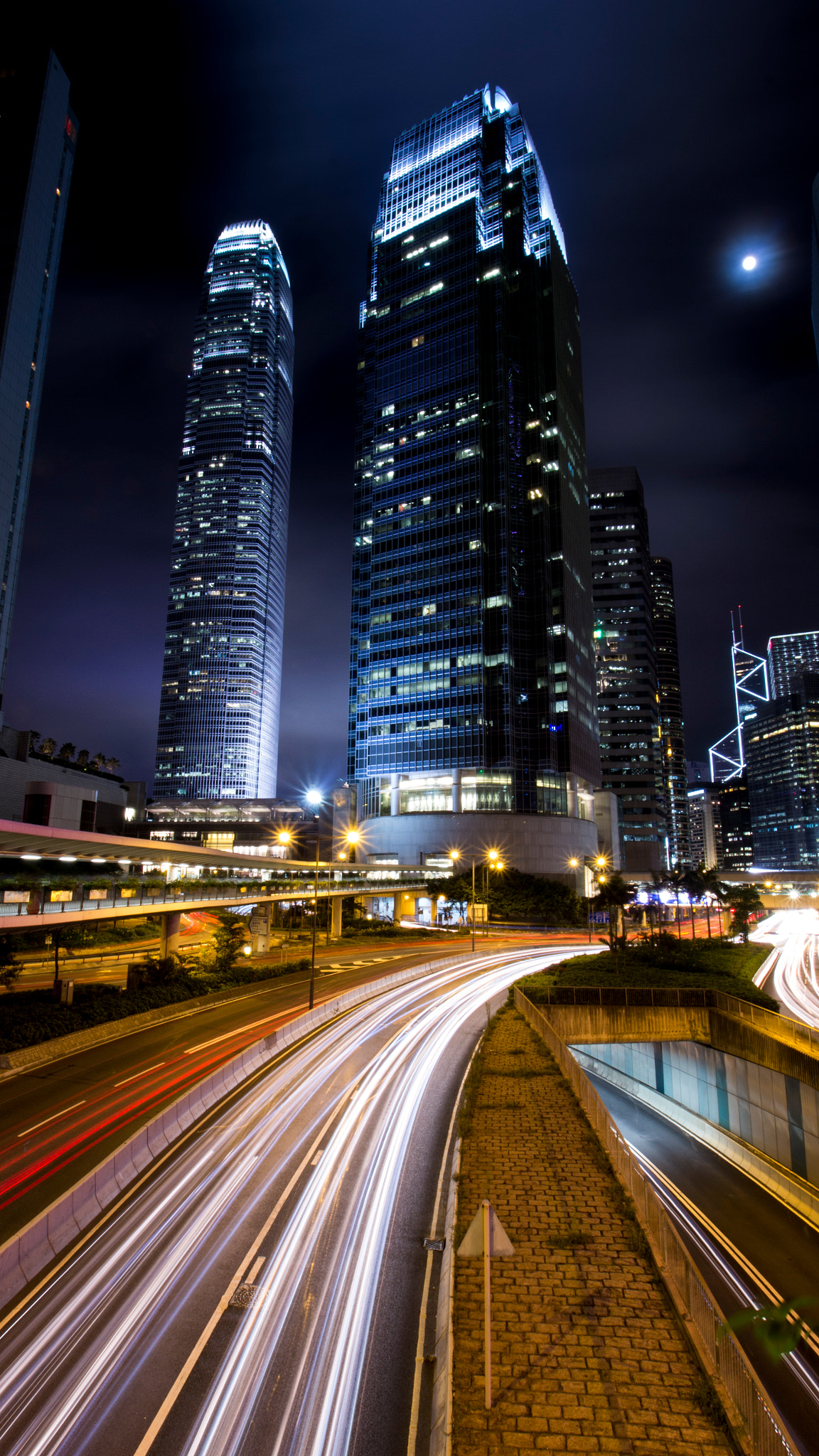 Canon EF-S 10-18mm F4.5–5.6 IS STM sample photo. Central_light trail photography