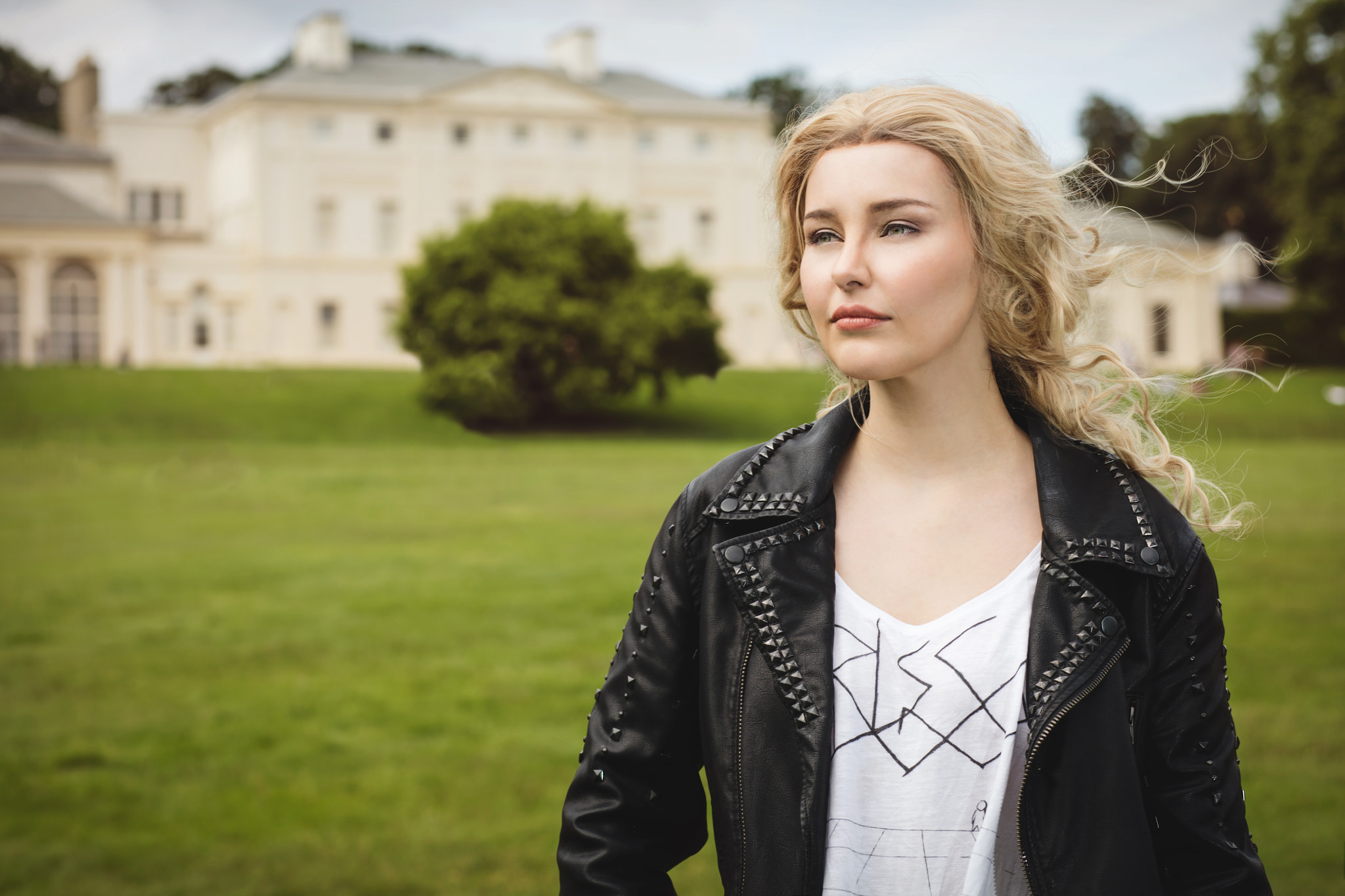 Canon EOS 5DS + Canon EF 85mm F1.8 USM sample photo. A raven true photography