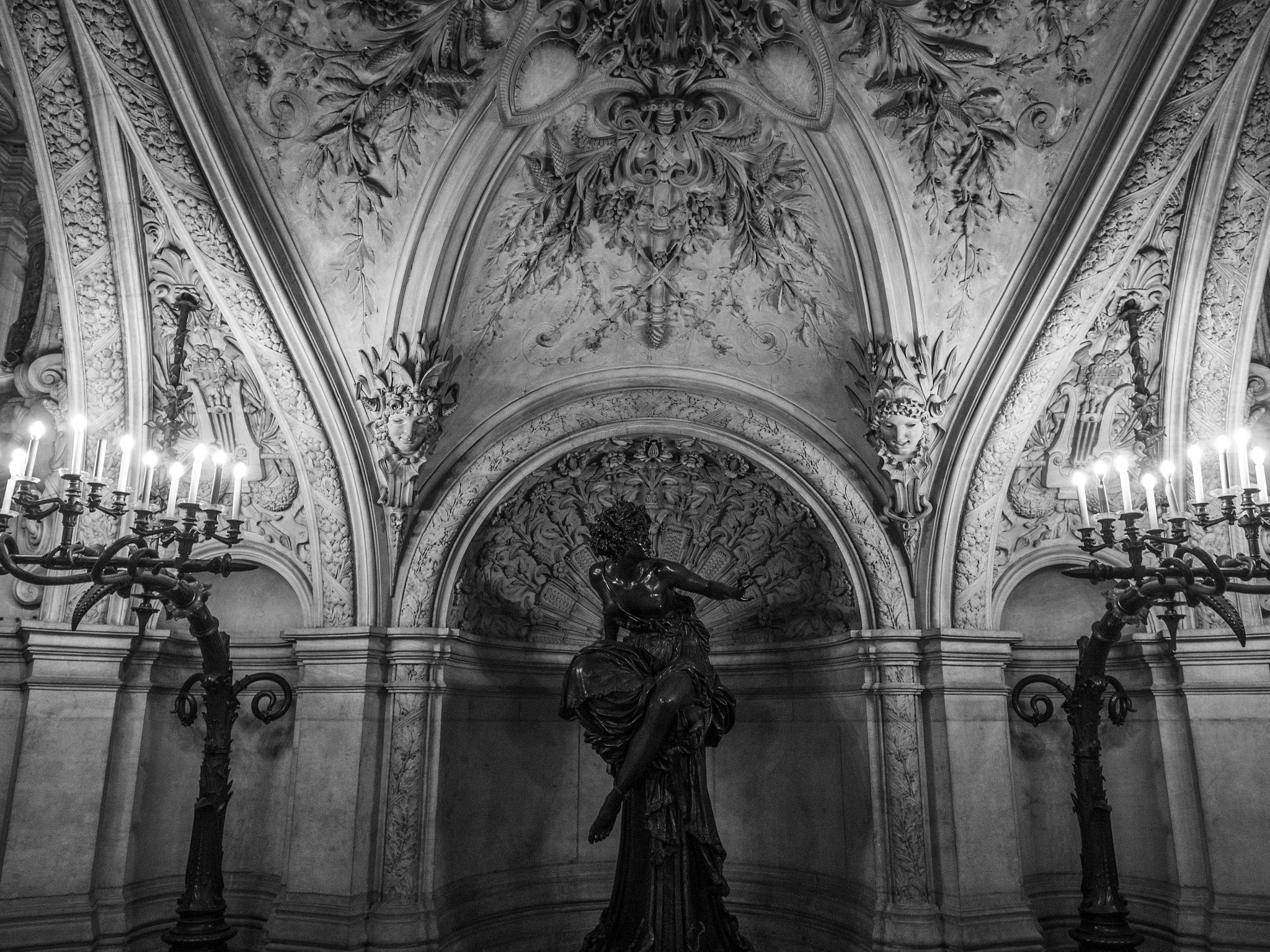 Olympus OM-D E-M5 II + OLYMPUS M.12mm F2.0 sample photo. Inside the opera - paris photography