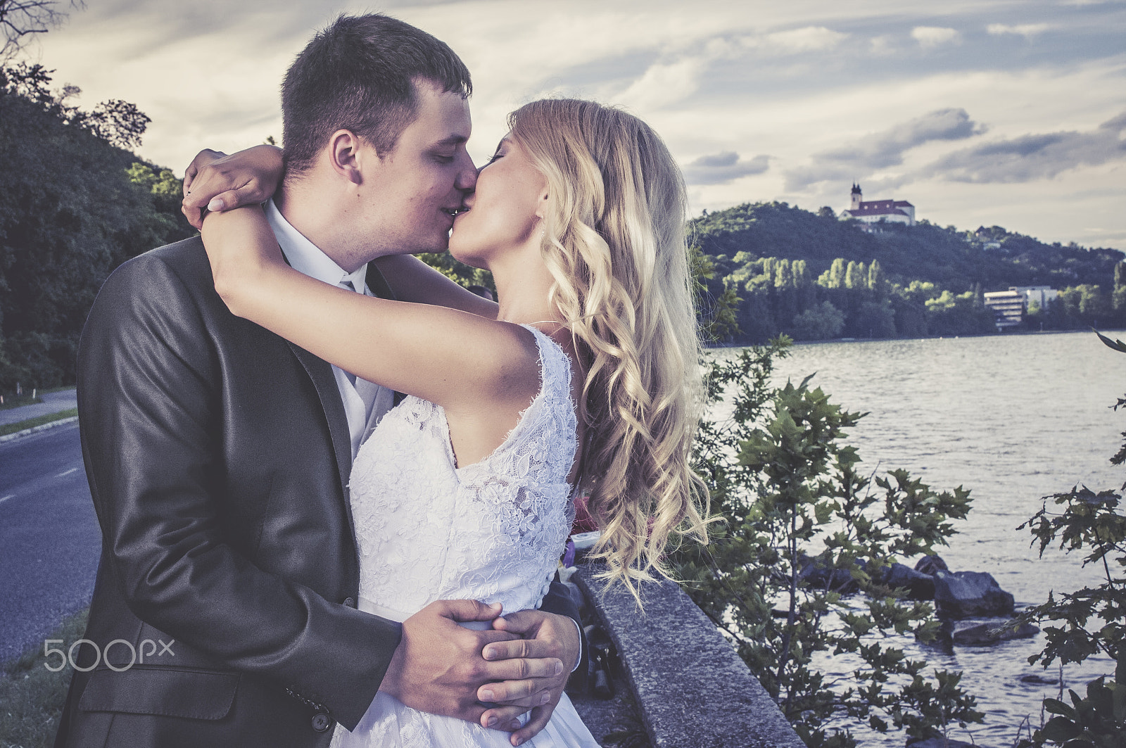Nikon AF-S Nikkor 200-400mm F4G ED-IF VR sample photo. Wedding time photography