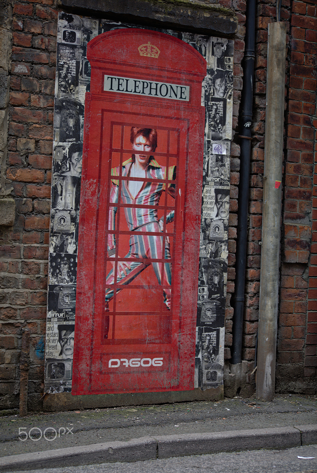 Canon EOS 5DS sample photo. Bowie in a phonebox photography