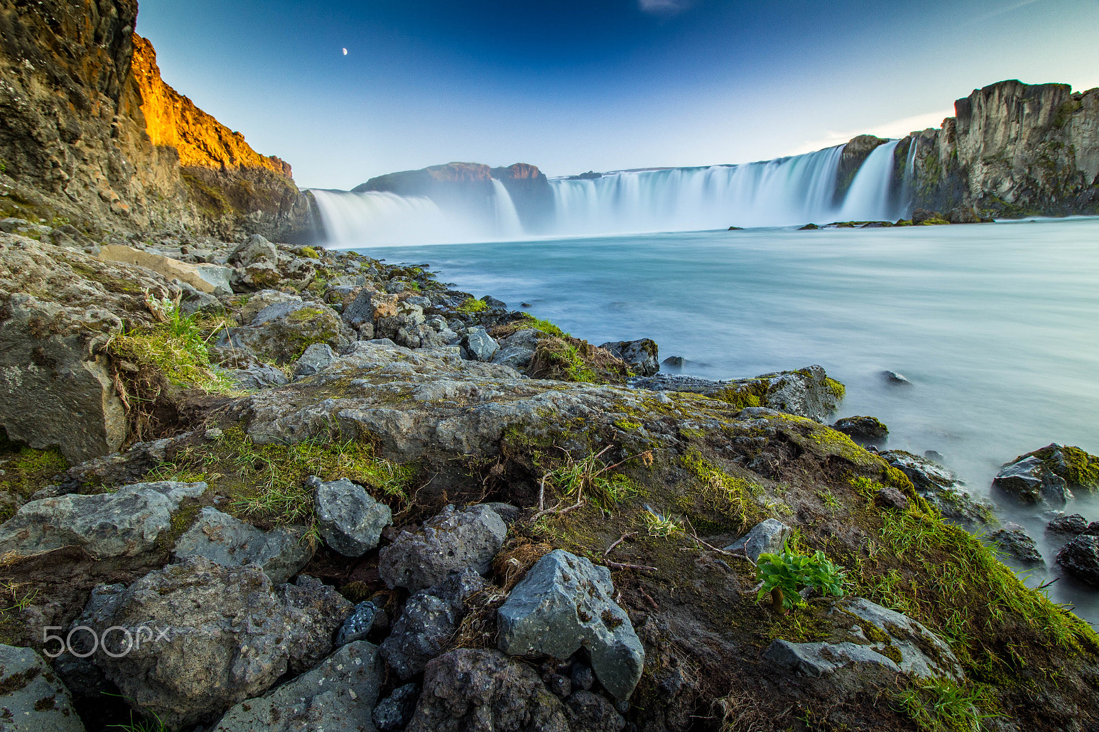 Canon EOS 1200D (EOS Rebel T5 / EOS Kiss X70 / EOS Hi) + Canon EF-S 10-18mm F4.5–5.6 IS STM sample photo. Downstream of godafoss in light of midnight sun photography