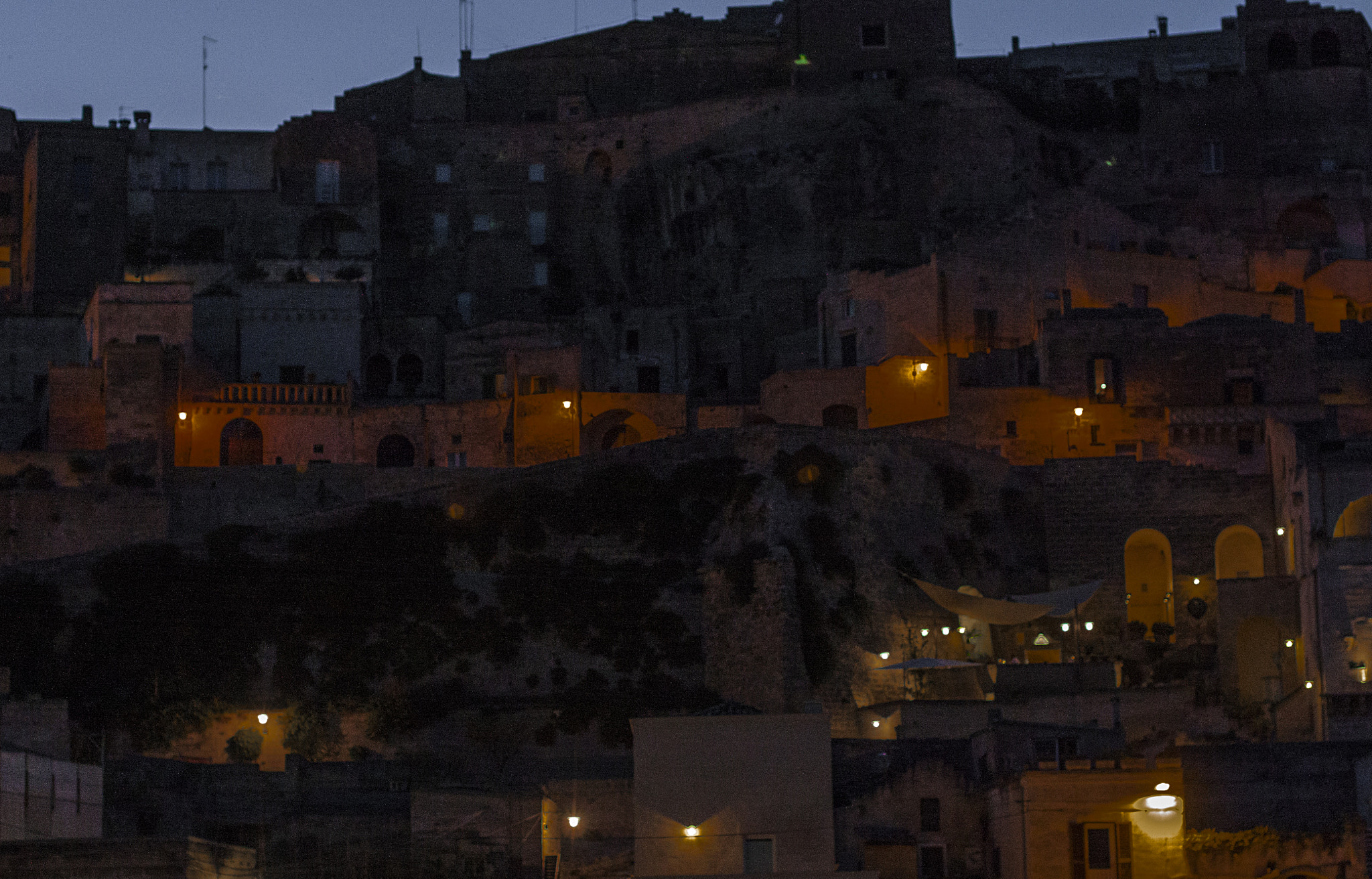 Canon EOS 450D (EOS Rebel XSi / EOS Kiss X2) + Sigma 50mm F1.4 EX DG HSM sample photo. Matera by night photography