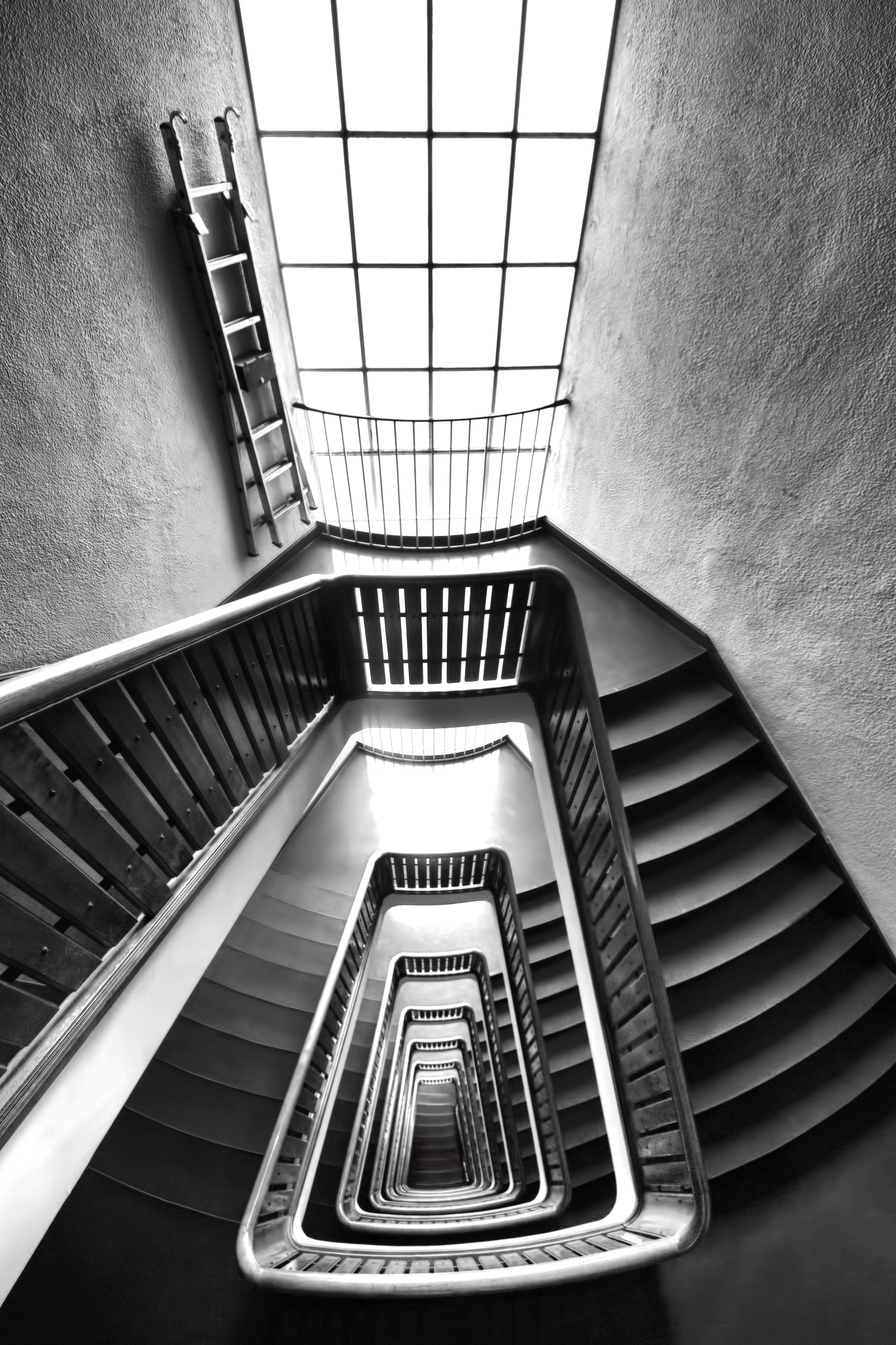 Sigma 8-16mm F4.5-5.6 DC HSM sample photo. Worker's gone to heaven # photography