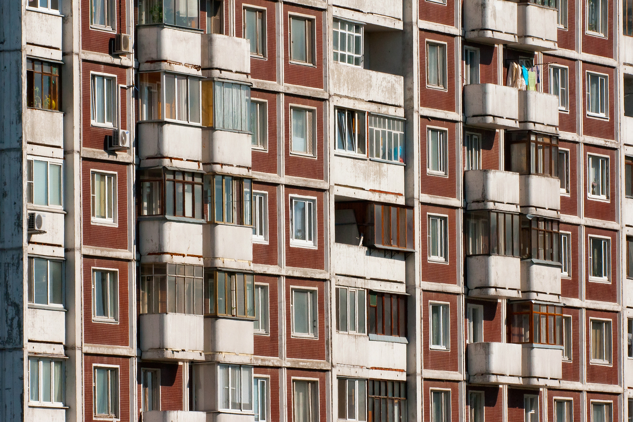 Sony Alpha DSLR-A700 + Minolta AF 300mm F2.8 HS-APO G sample photo. Modern apartment building photography