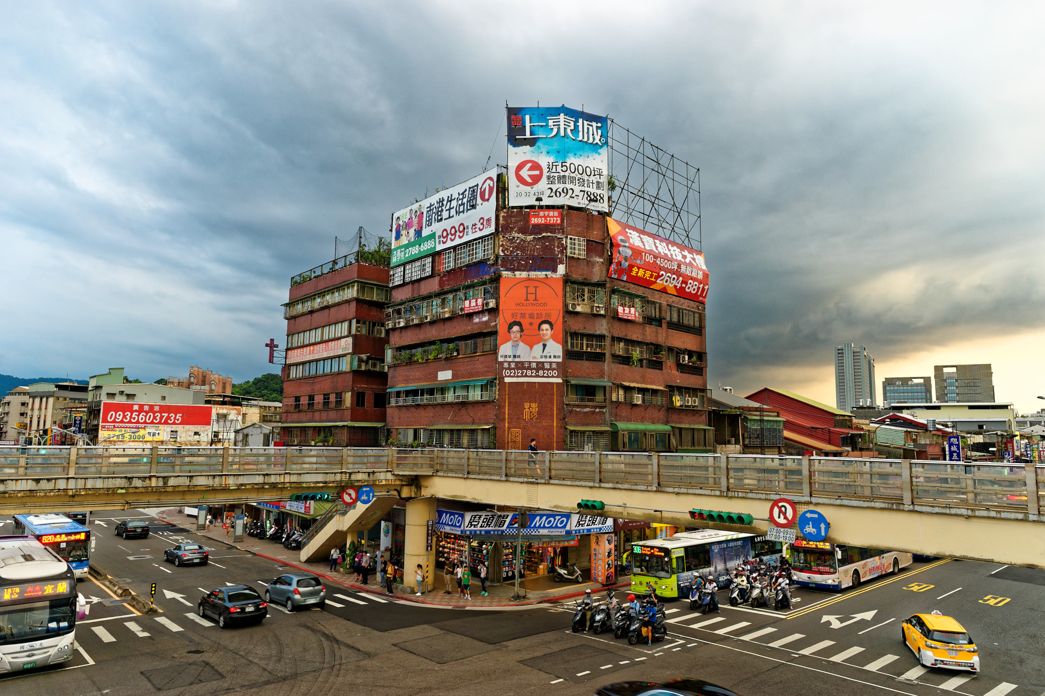 Sony a7 + ZEISS Batis 25mm F2 sample photo. Somewhere in taipei photography