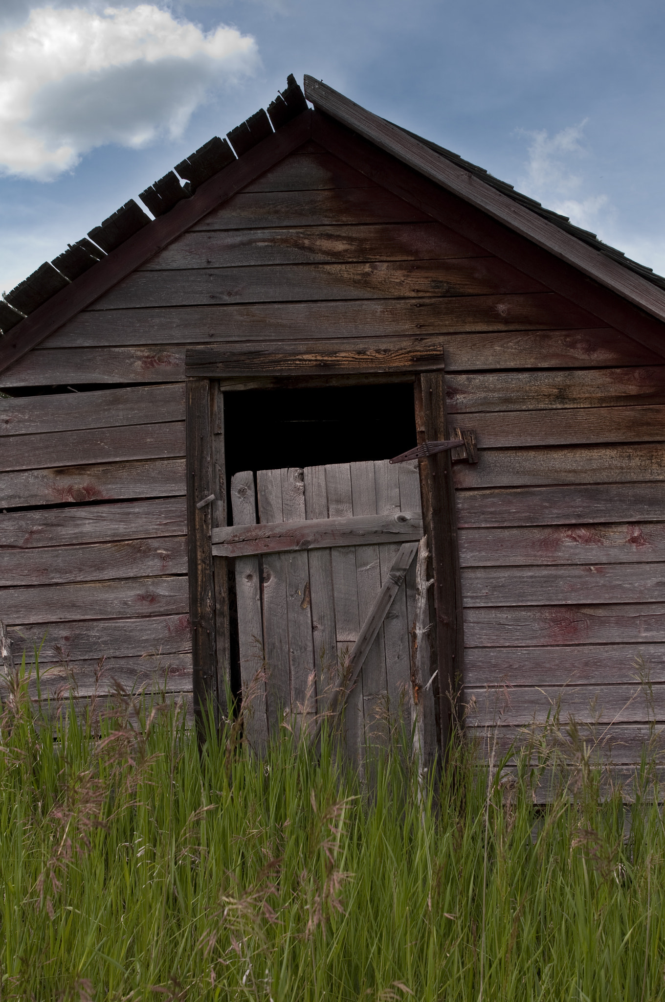 Nikon D90 + Nikon AF-S Nikkor 28mm F1.8G sample photo. Old granery photography