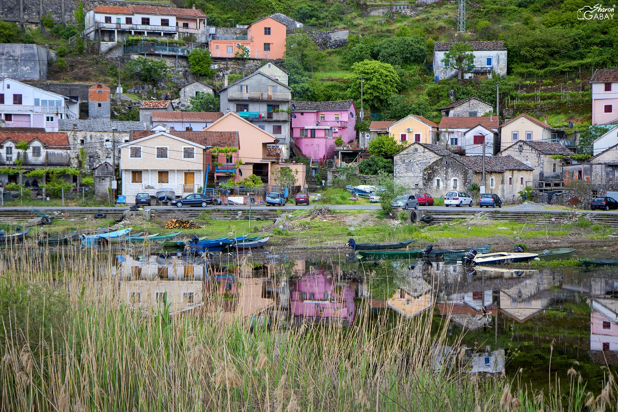 Canon EOS 7D Mark II + Canon EF-S 17-55mm F2.8 IS USM sample photo. Colorful reflaction in montenegro photography