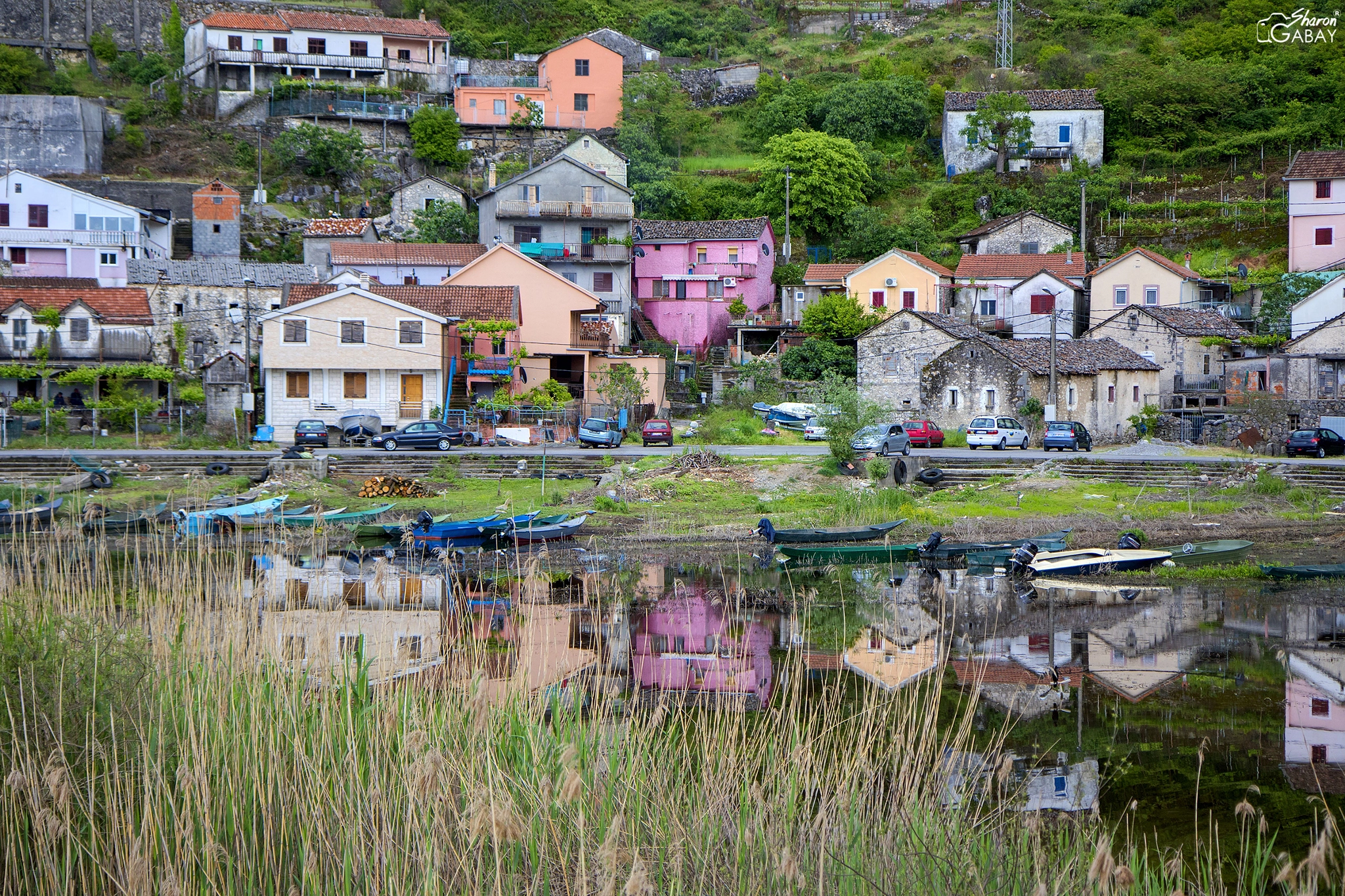 Canon EF-S 17-55mm F2.8 IS USM sample photo. Colorful reflaction in montenegro photography