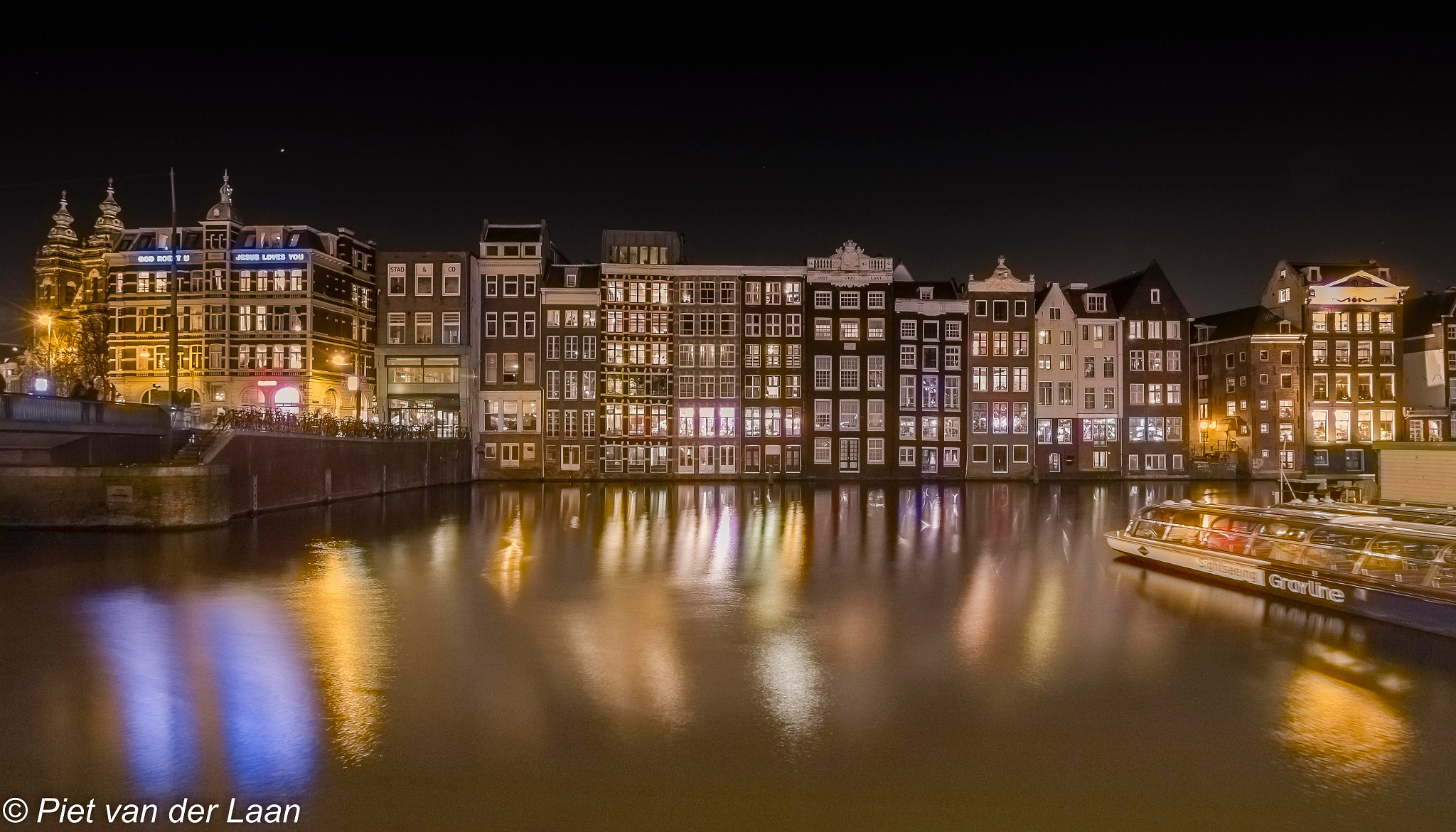 Canon EF-S 10-18mm F4.5–5.6 IS STM sample photo. Amsterdam by night. photography