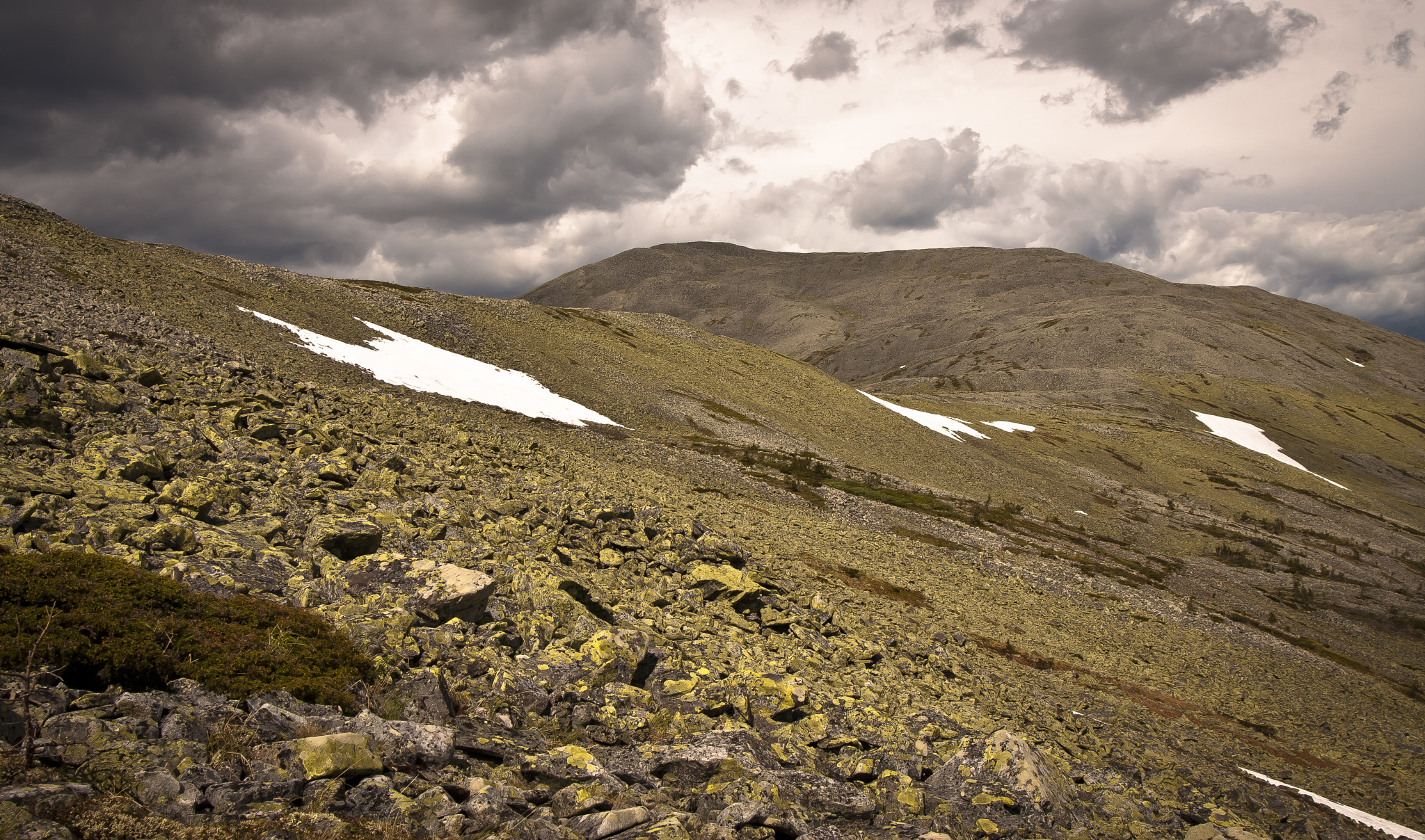 Canon EOS 40D + Sigma 20mm EX f/1.8 sample photo. Among the rocks photography