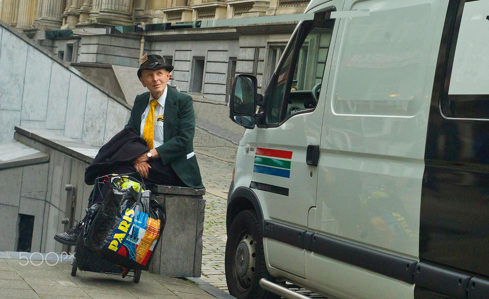 Leica M9 + Elmarit-M 135mm f/2.8 (I/II) sample photo. Excentric tourist with a yellow tie photography