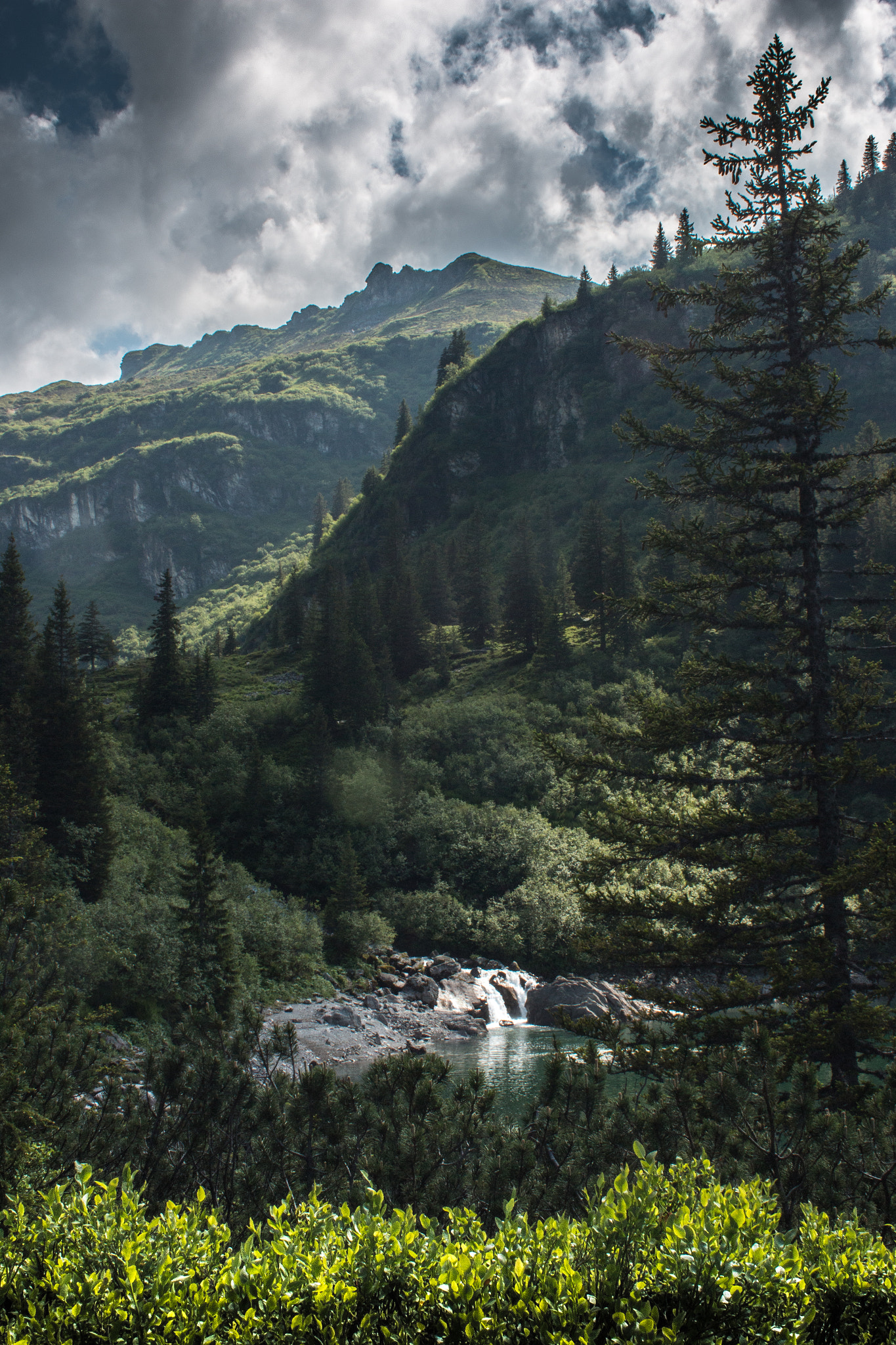 Canon EOS 70D + Canon EF 28mm F1.8 USM sample photo. Mountain falls photography