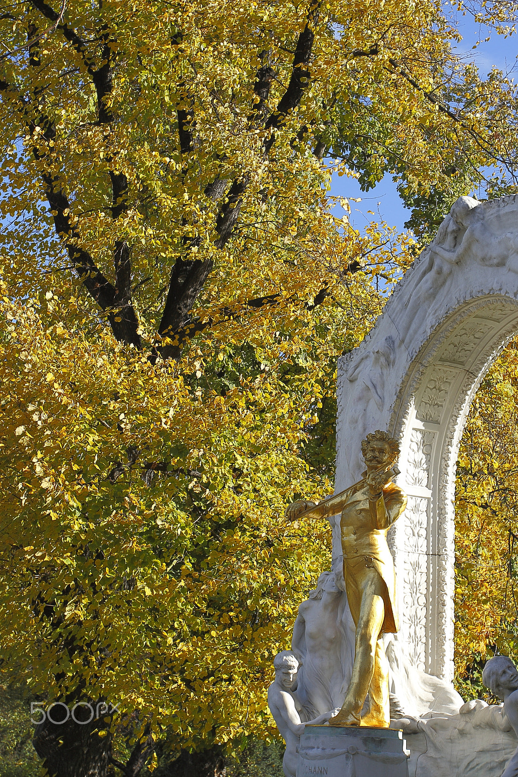 Canon EOS 30D + Canon EF 17-40mm F4L USM sample photo. Monument of johann strauss ii at stadtpark photography