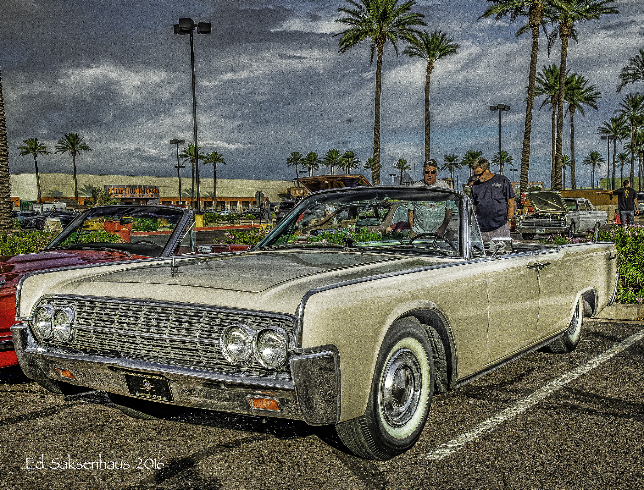 Nikon D800 + AF Zoom-Nikkor 24-120mm f/3.5-5.6D IF sample photo. Lincoln continental at car show photography