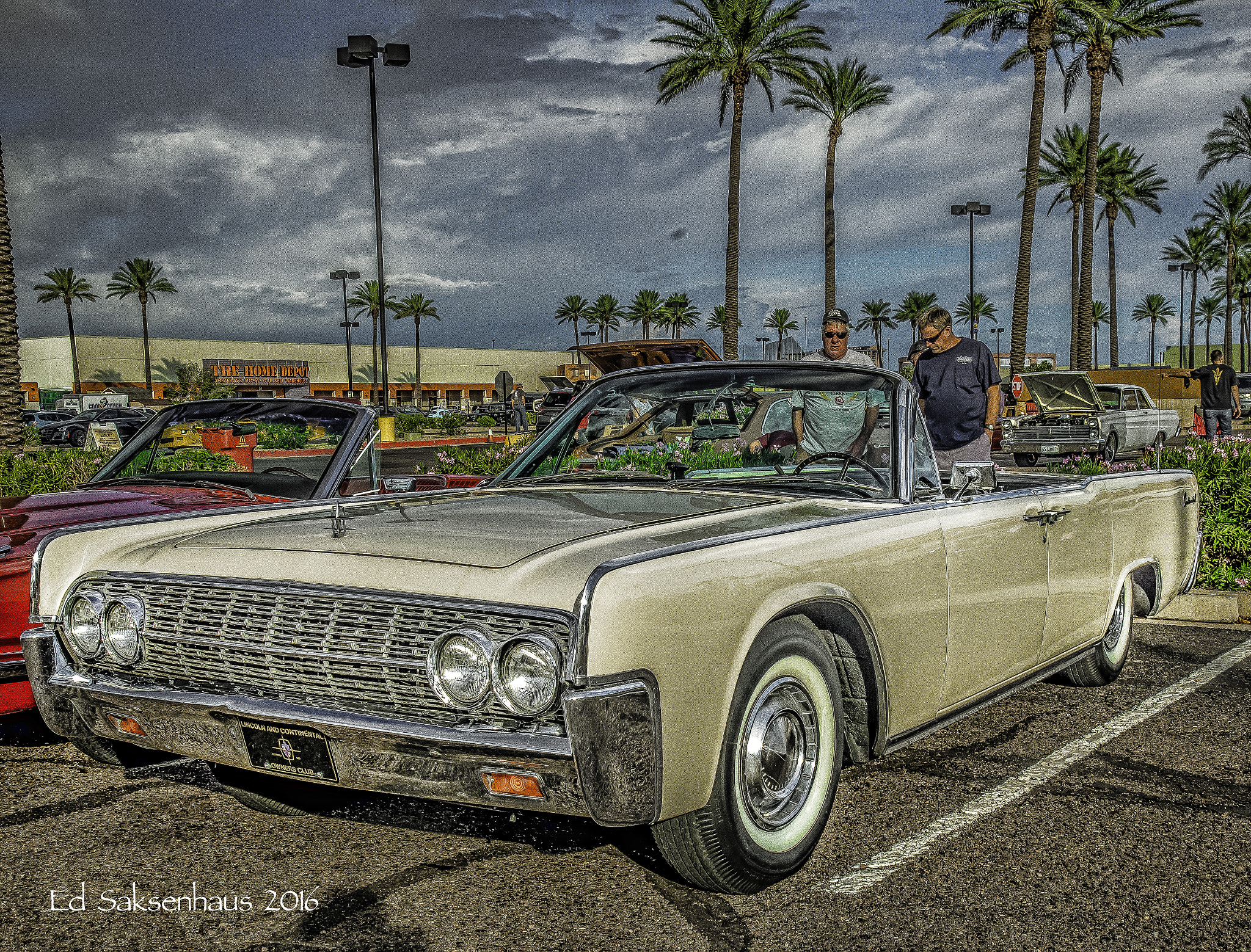 AF Zoom-Nikkor 24-120mm f/3.5-5.6D IF sample photo. Lincoln continental at car show photography