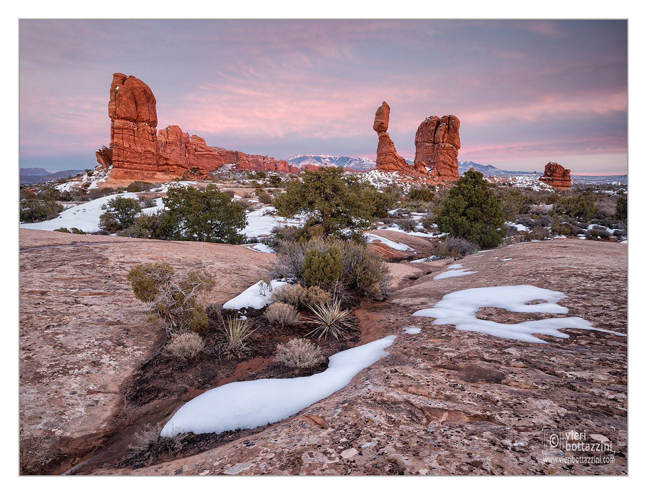 Pentax 645Z + HD Pentax-DA645 28-45mm F4.5ED AW SR sample photo. Balanced rock at sunset, ii photography