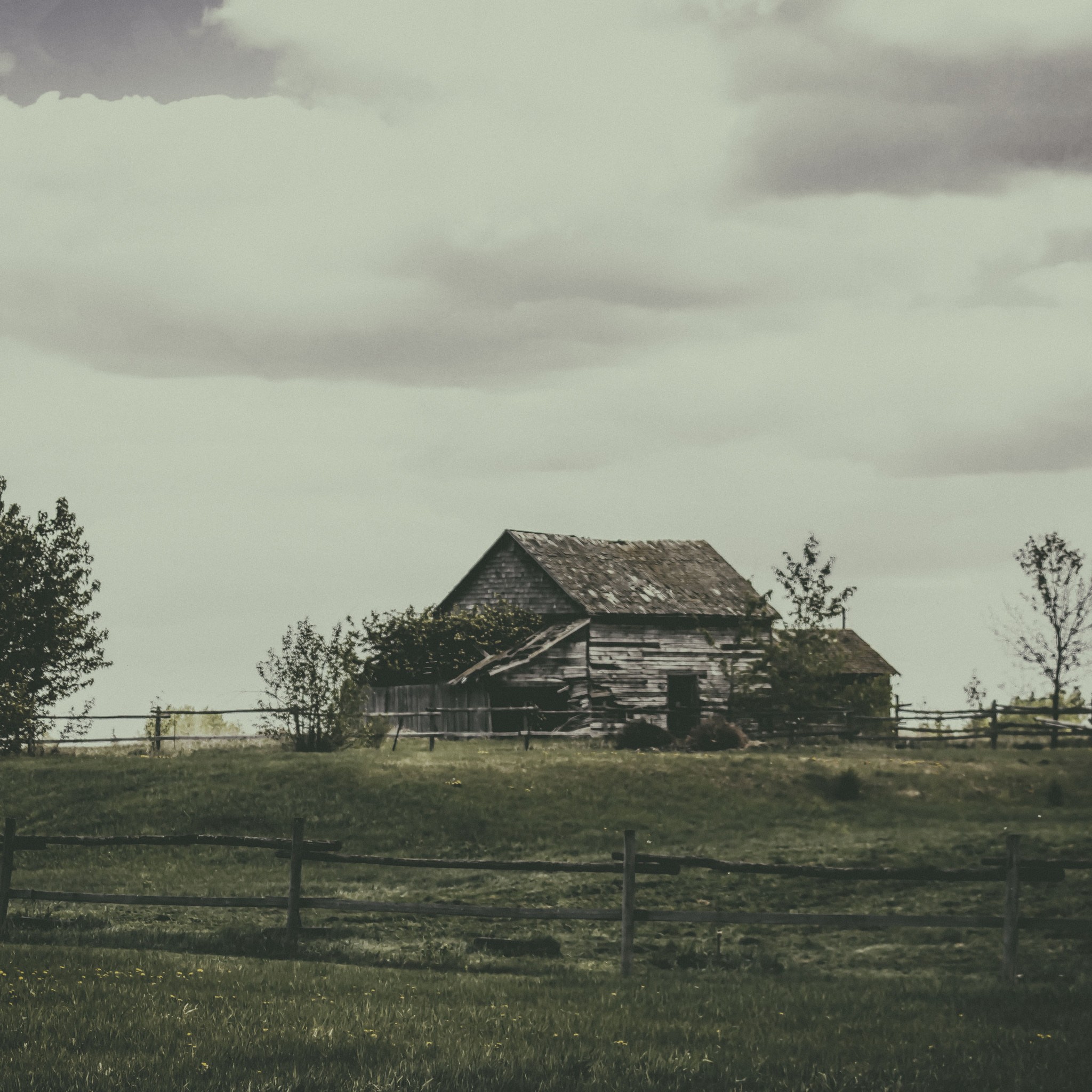 Canon EF 28-80mm f/3.5-5.6 sample photo. Abandoned building on farm photography