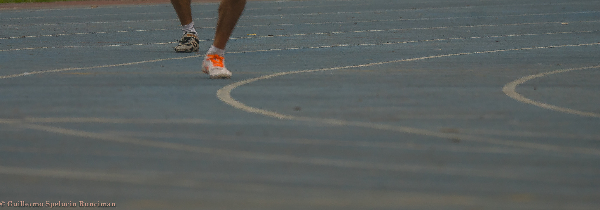 Sony ILCA-77M2 + Sony 70-400mm F4-5.6 G SSM sample photo. Runners only a foot photography