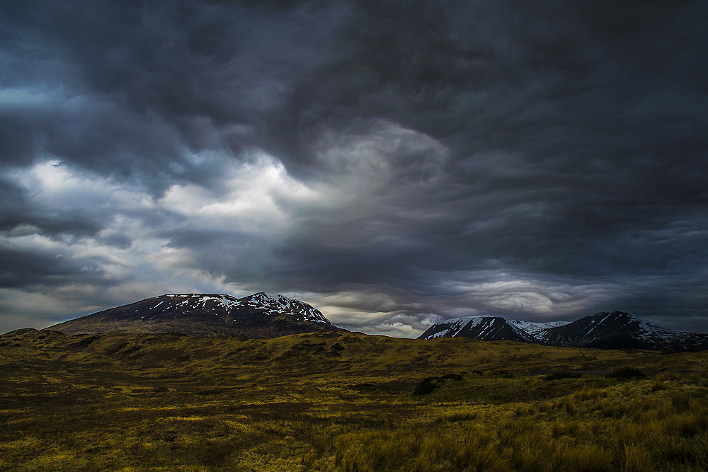 Nikon D5300 + Sigma 18-200mm F3.5-6.3 DC OS HSM sample photo. Clouds and mountains photography