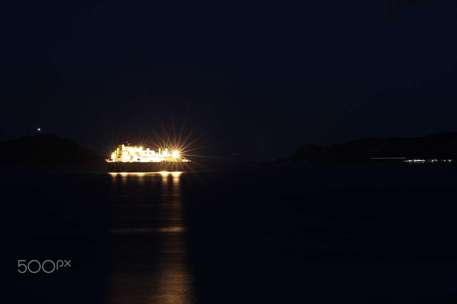 Sigma 70-300mm F4-5.6 APO DG Macro sample photo. Shining boat photography