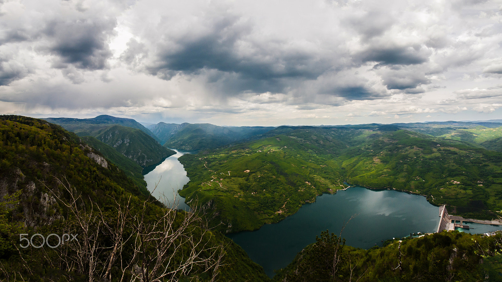 Canon EOS 40D + Canon EF-S 10-18mm F4.5–5.6 IS STM sample photo. Perucac lake photography