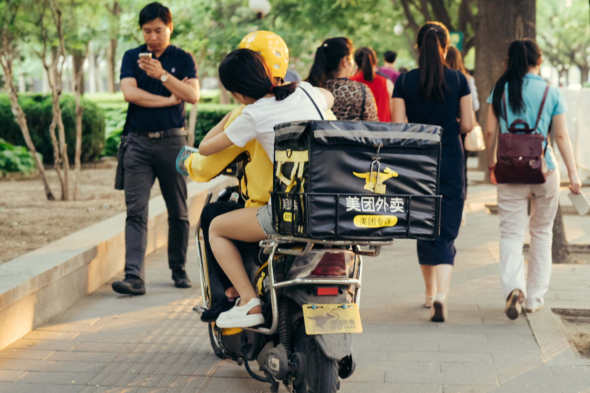 Panasonic Leica DG Nocticron 42.5mm F1.2 ASPH OIS sample photo. Deliveryboy and his sweet package photography