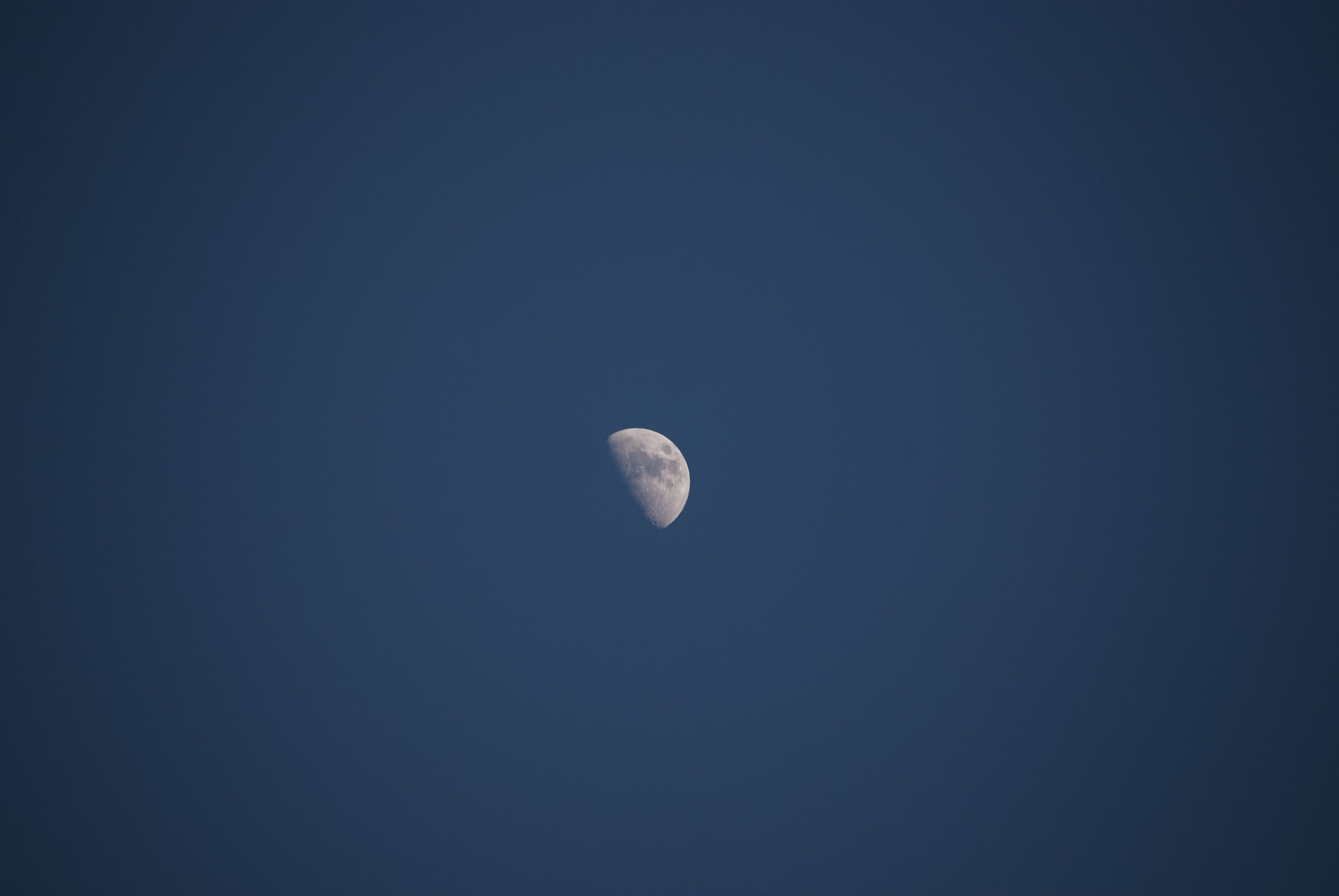 Nikon D40X sample photo. Daytime moon photography