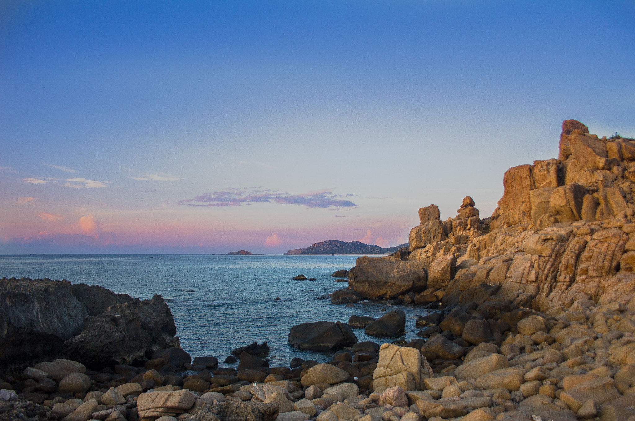 Canon EOS 550D (EOS Rebel T2i / EOS Kiss X4) sample photo. Rai cave photography