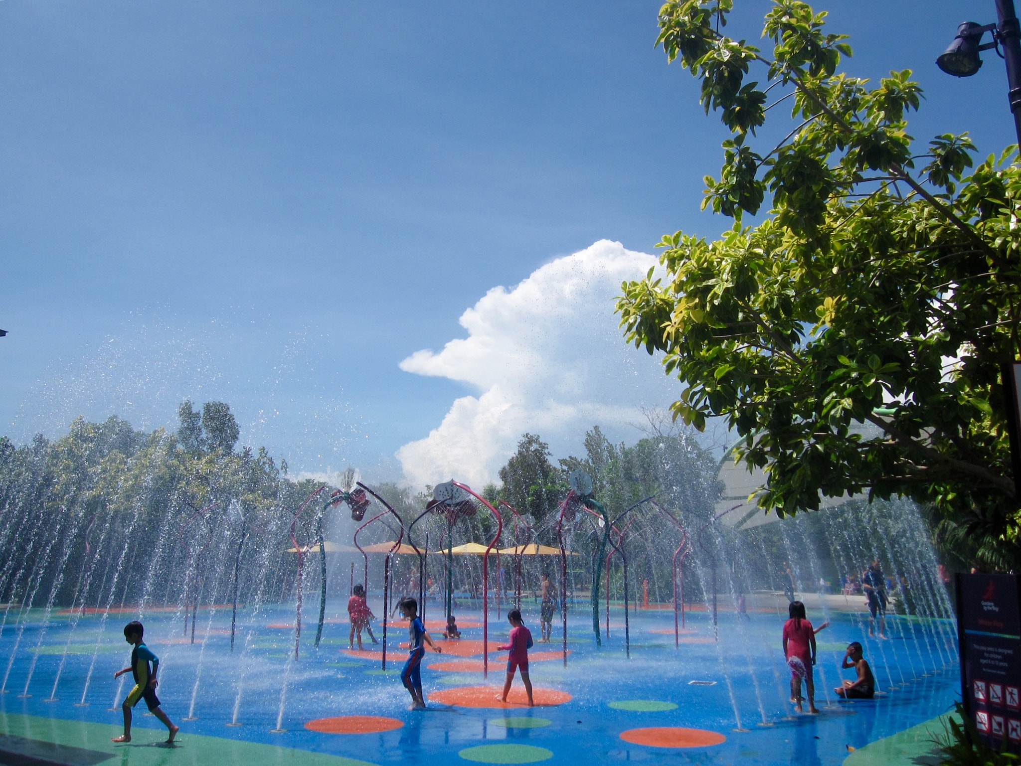 Canon PowerShot SD880 IS (Digital IXUS 870 IS / IXY Digital 920 IS) sample photo. Water playground 嬉水池 photography