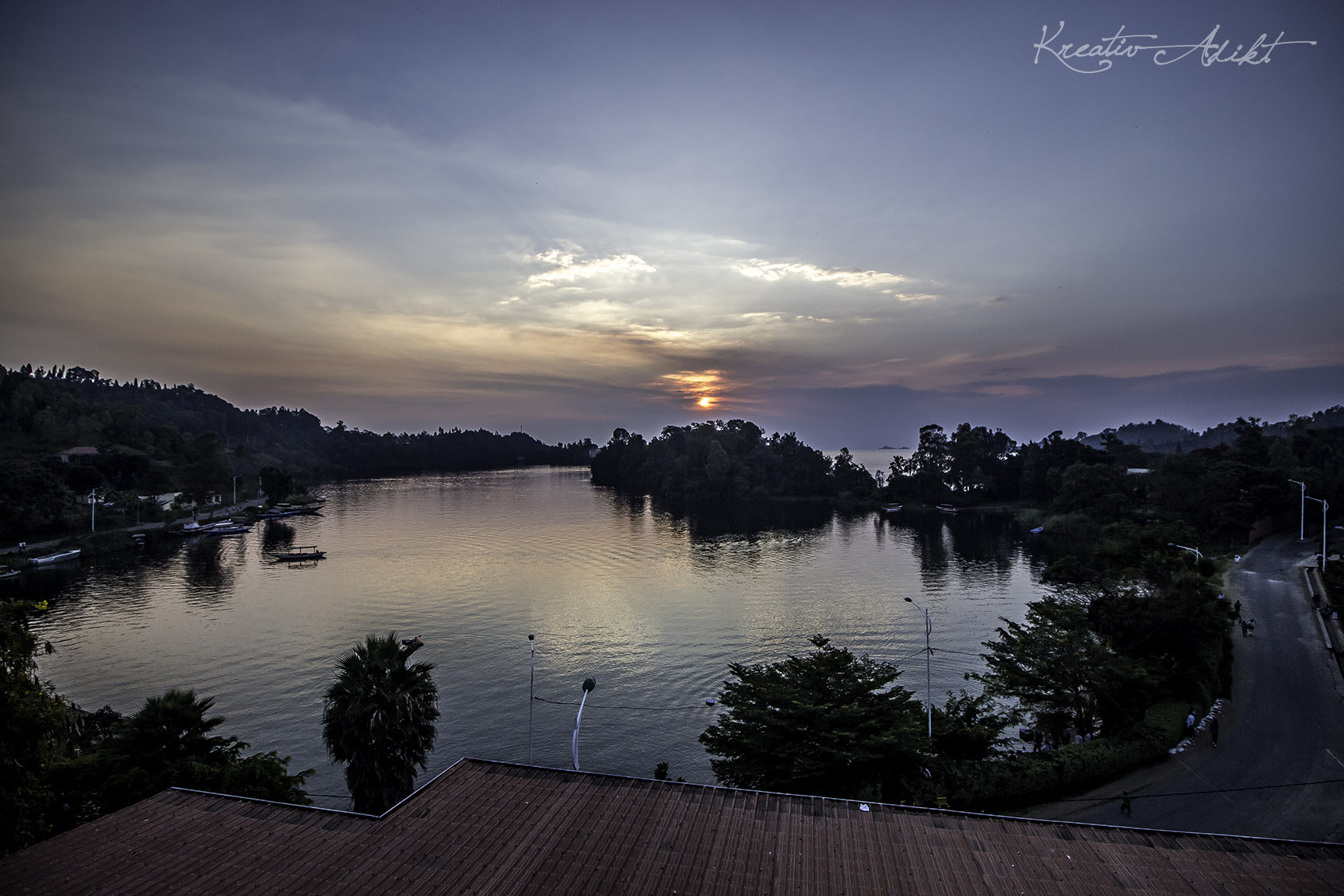 Canon EOS 650D (EOS Rebel T4i / EOS Kiss X6i) + Canon EF-S 10-18mm F4.5–5.6 IS STM sample photo. Sunset on lake kivu rwanda photography