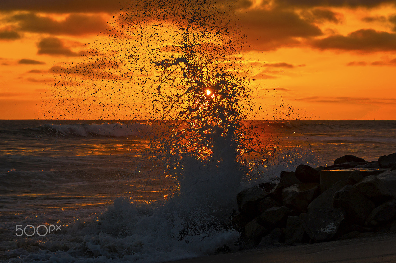 Nikon D3S sample photo. Waves crash at sunset in oceanside - july 1, 2016 photography