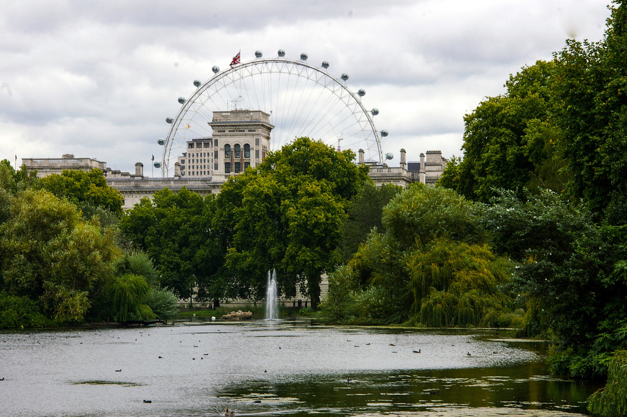 Pentax *ist DS sample photo. St james park photography