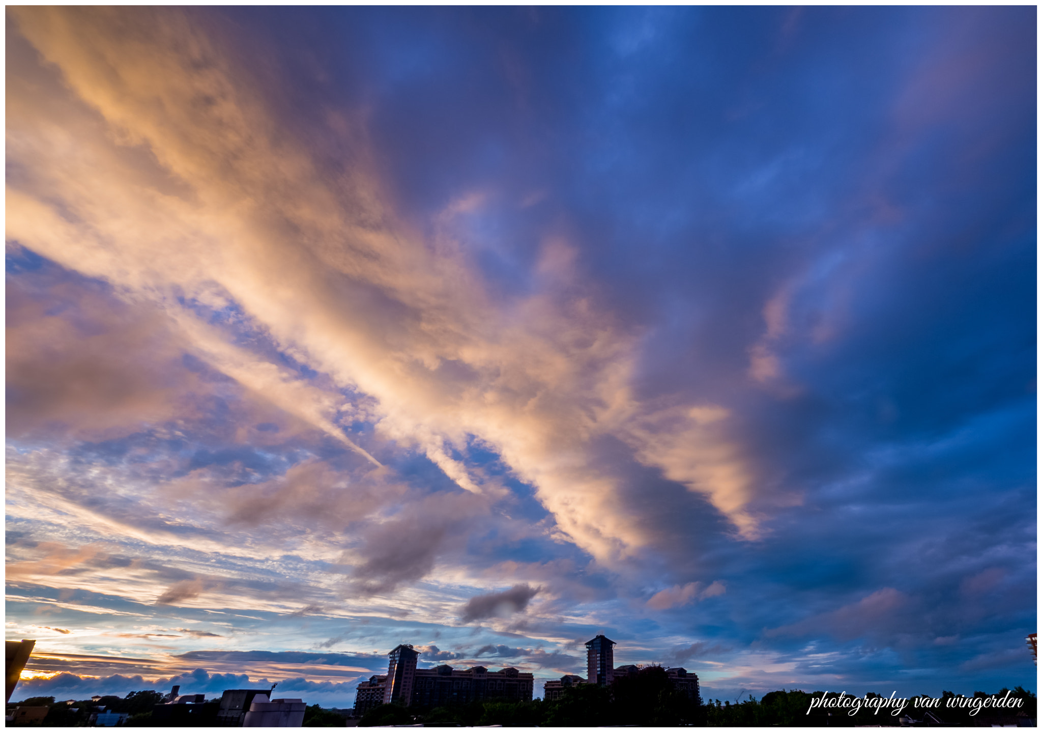 Olympus OM-D E-M10 II + Panasonic Lumix G Vario 7-14mm F4 ASPH sample photo. Sunset photography