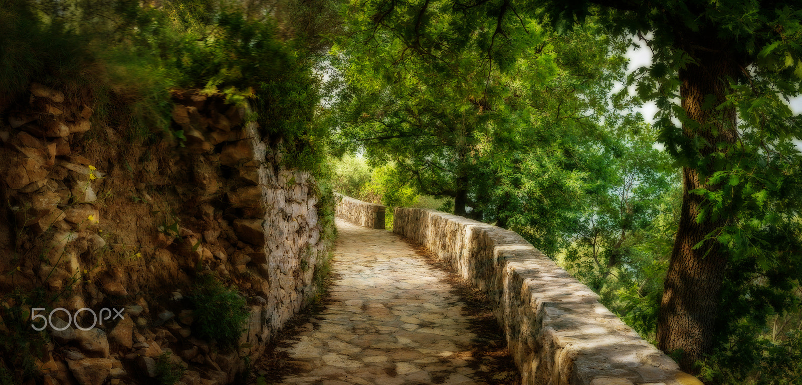 Panasonic Lumix DMC-G5 sample photo. Crumbling walls photography