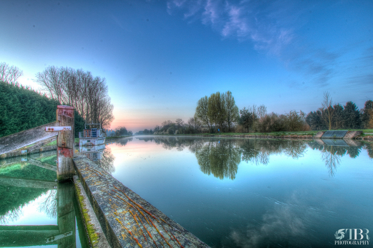 Canon EF-S 10-18mm F4.5–5.6 IS STM sample photo. Blue sky over the channel photography