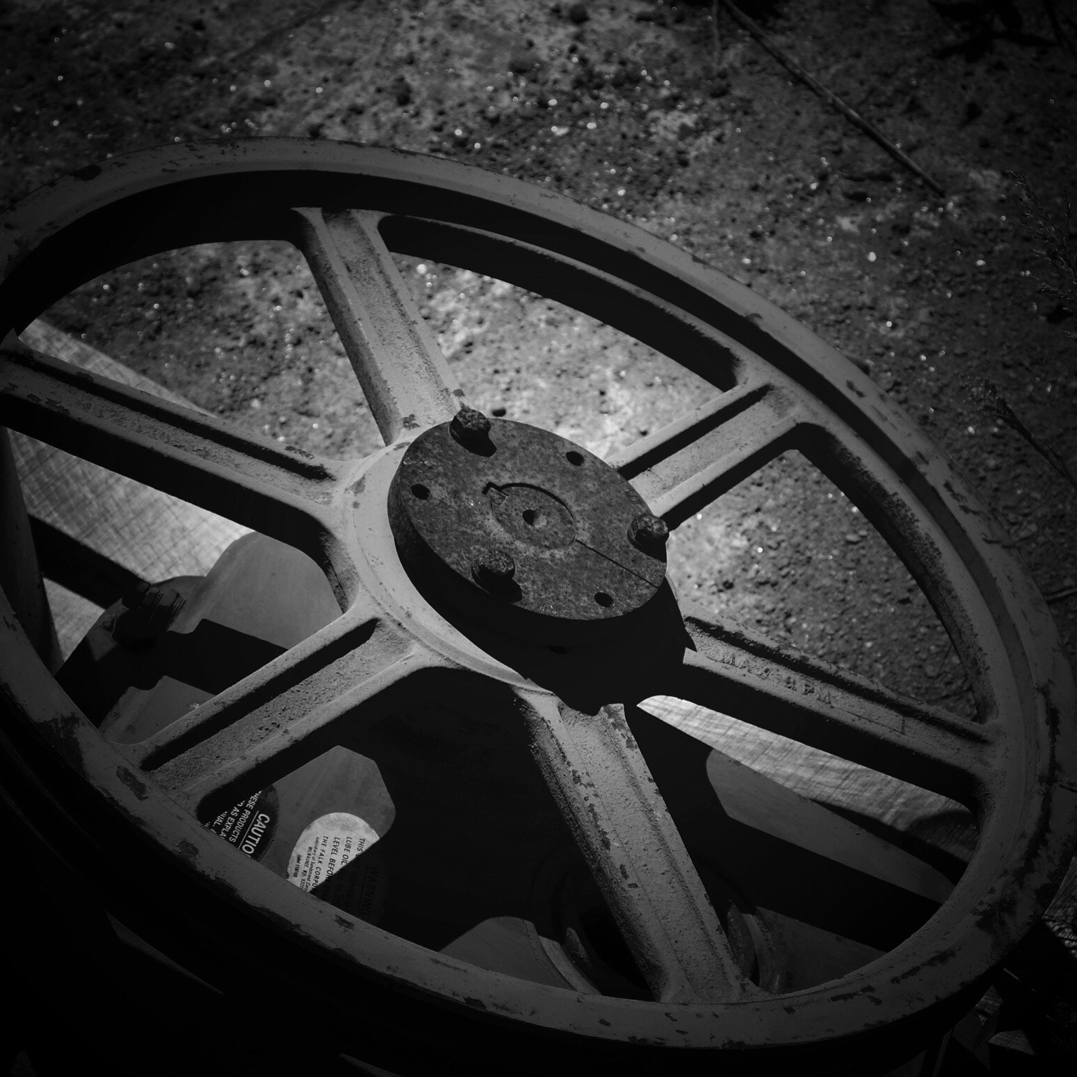 Nikon 1 Nikkor 11-27.5mm F3.5-5.6 sample photo. Gear from machine at abandoned factory photography