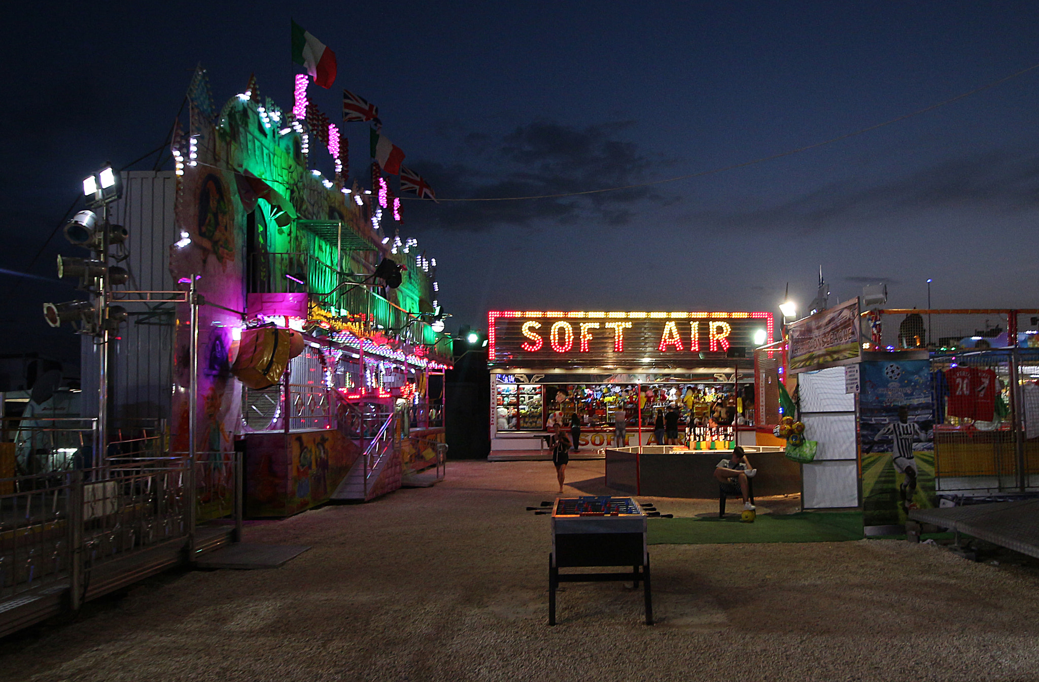 Canon EF-S 10-18mm F4.5–5.6 IS STM sample photo. Theme park photography