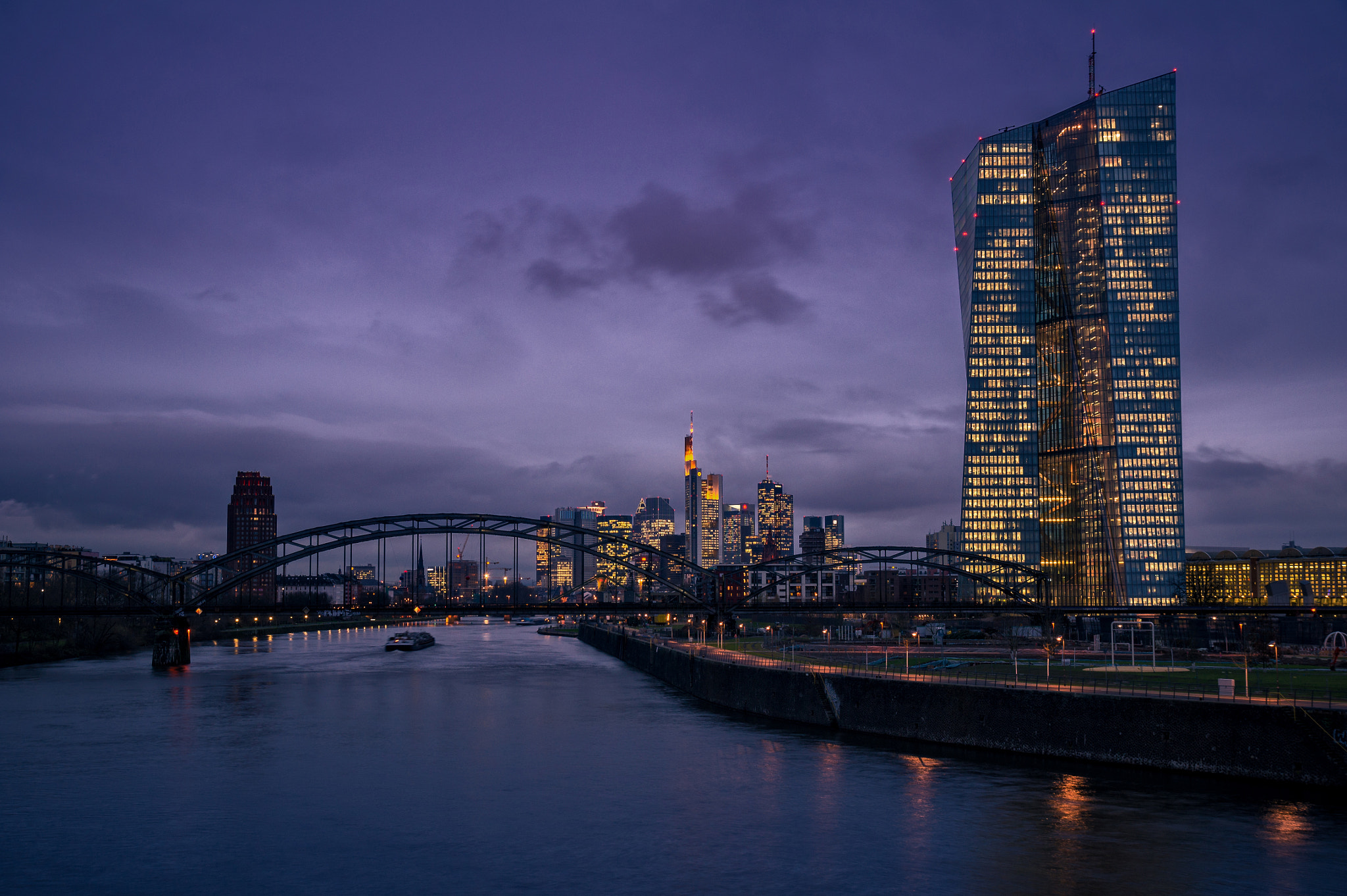 Sony DT 16-105mm F3.5-5.6 sample photo. Frankfurt: the european central bank headquarters // der hauptsi photography