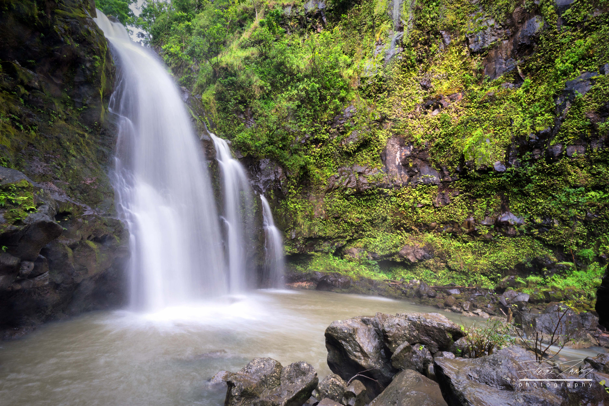 ZEISS Batis 18mm F2.8 sample photo. Upper waikani falls photography